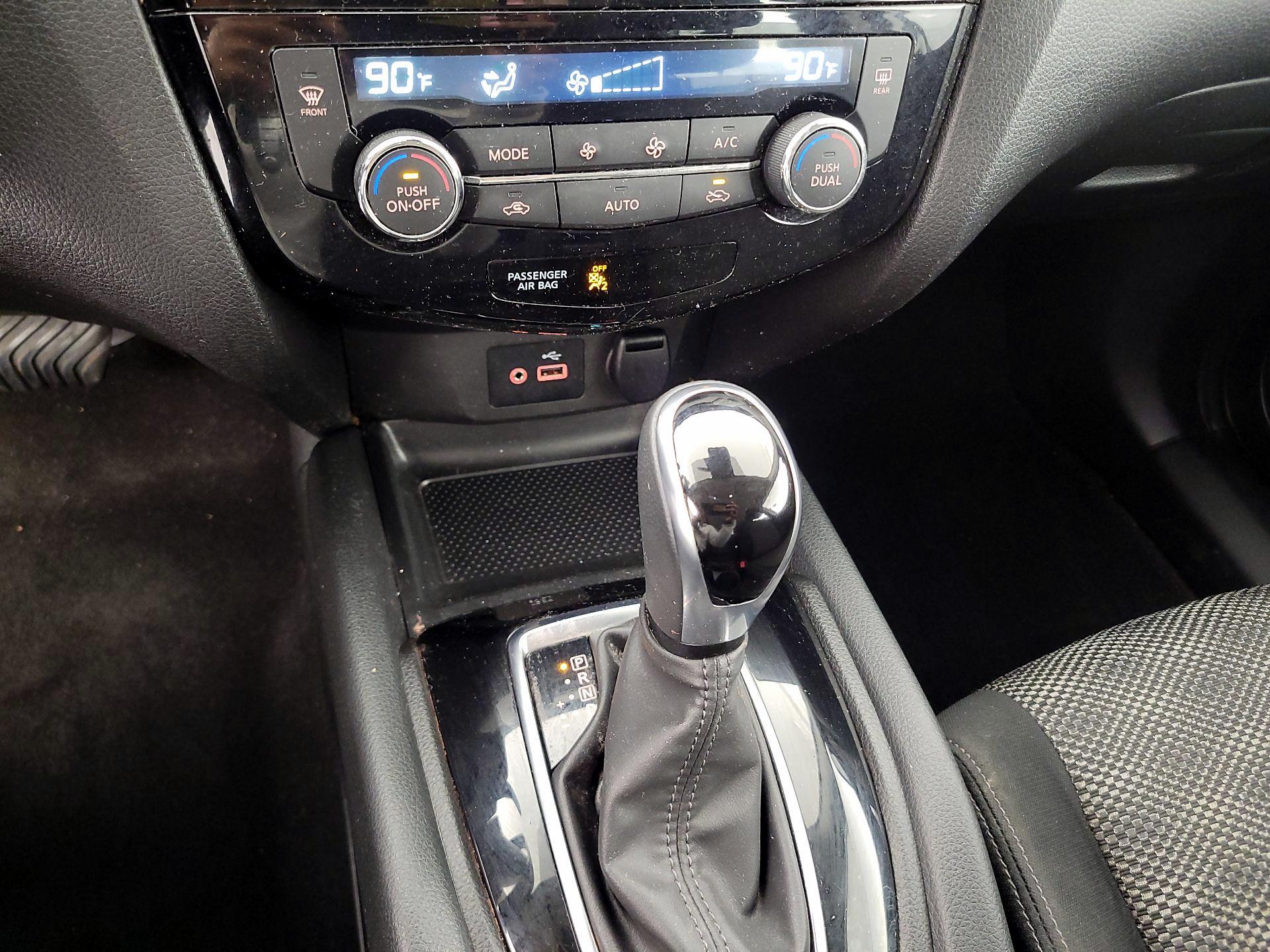 Thumbnail: 2020 Nissan Rogue Sport - 16