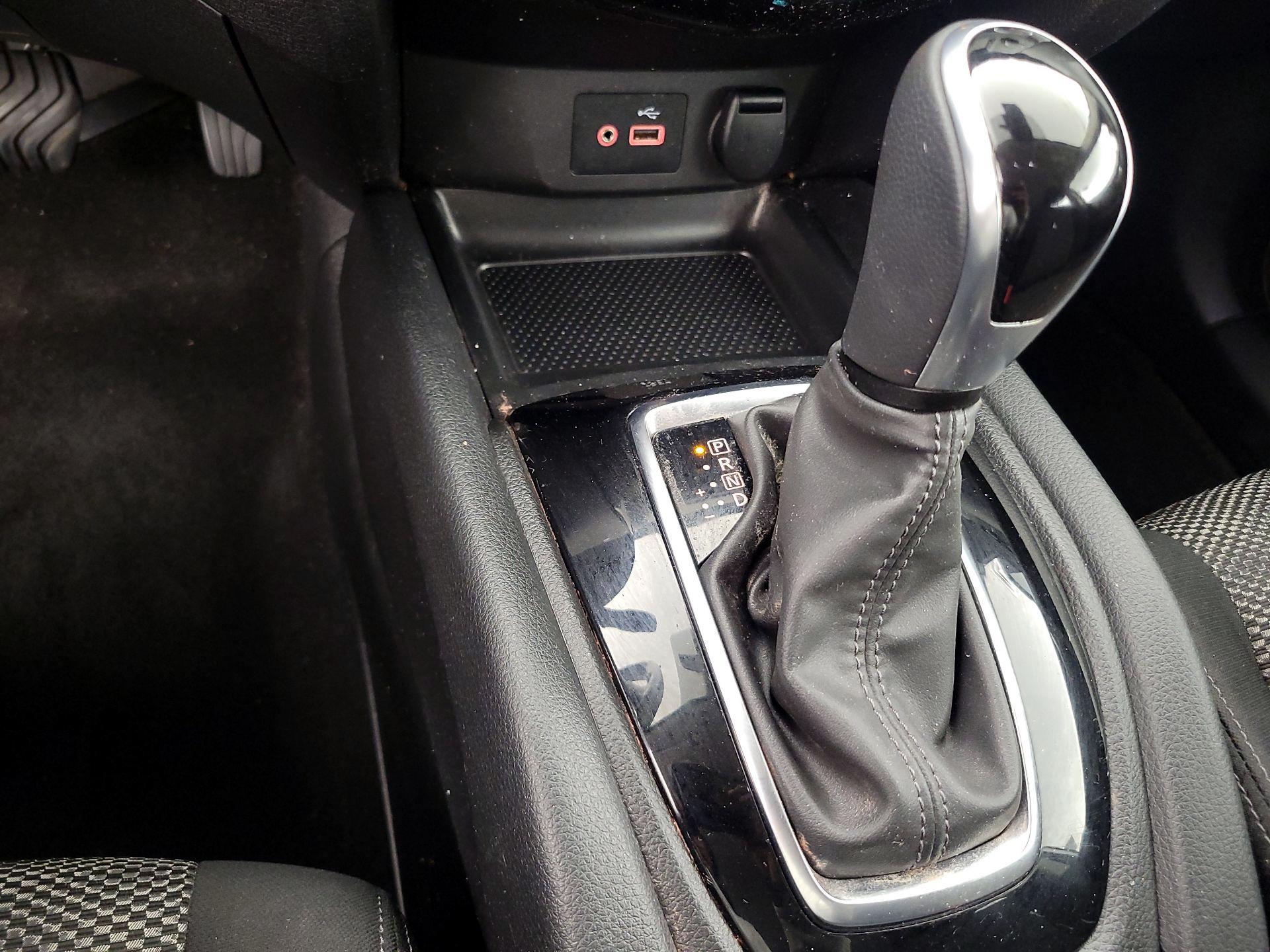 Thumbnail: 2020 Nissan Rogue Sport - 17