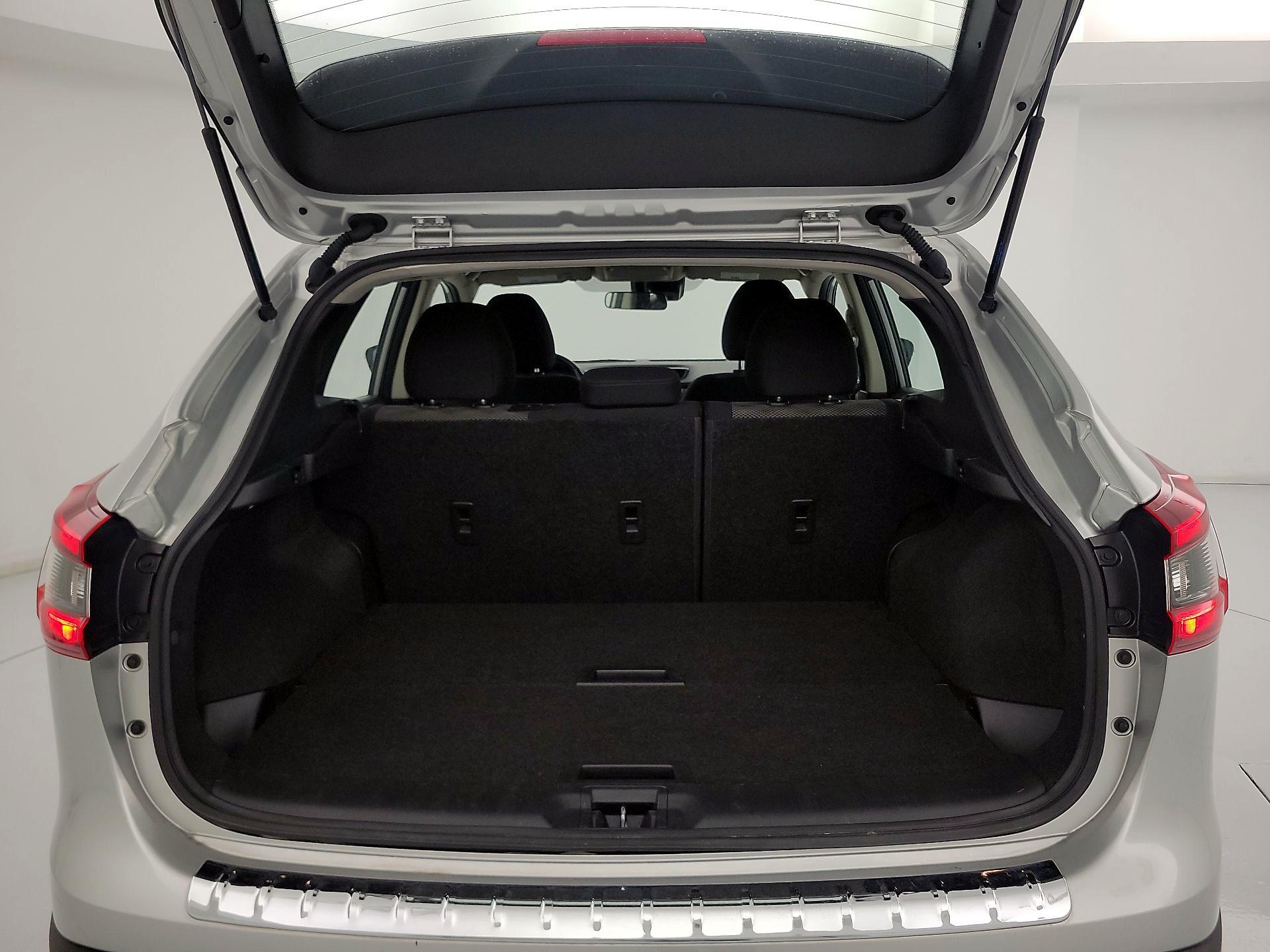 Thumbnail: 2020 Nissan Rogue Sport - 20