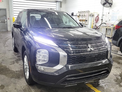 2024 Mitsubishi Outlander ES