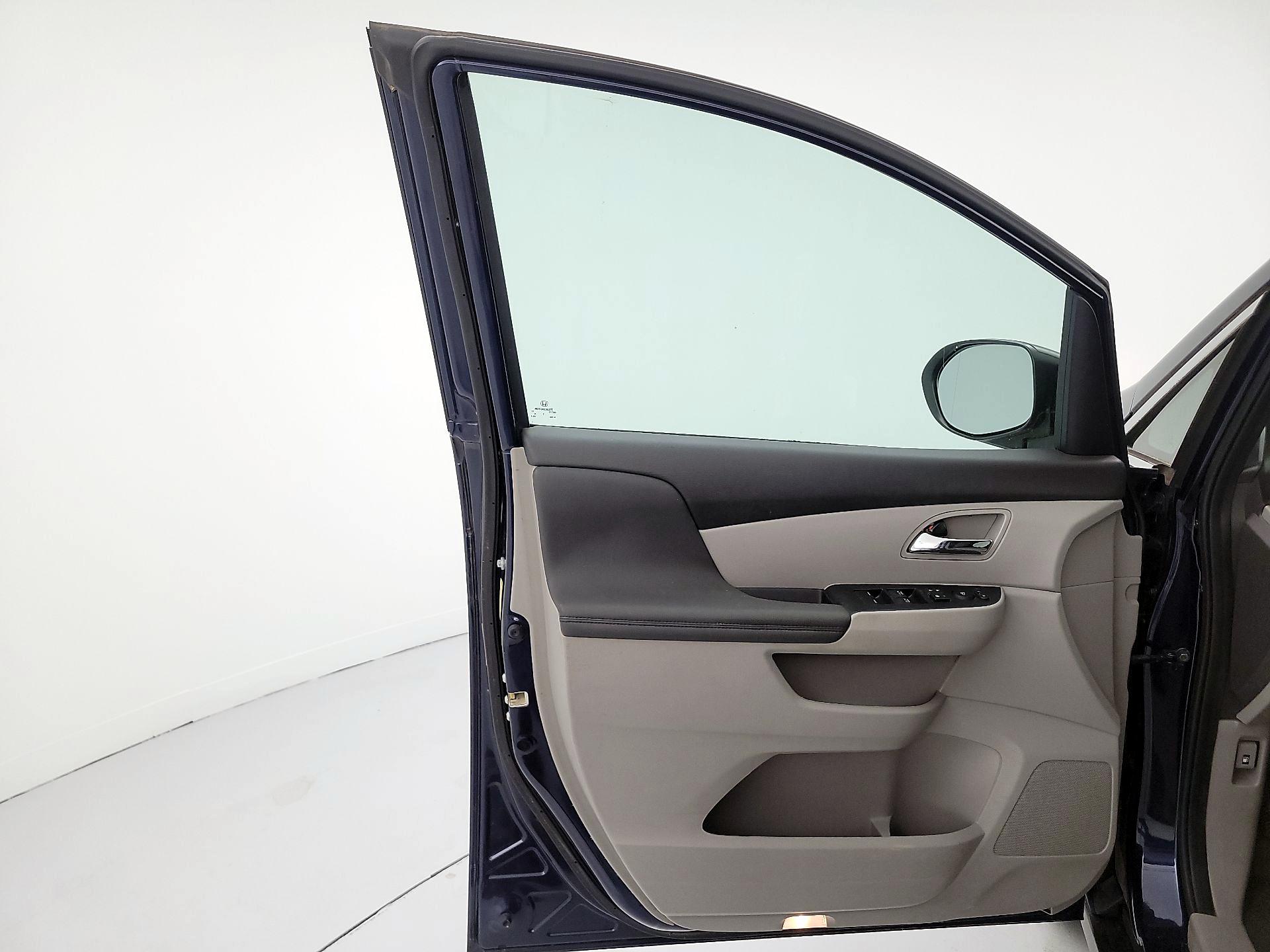 Thumbnail: 2015 Honda Odyssey - 12