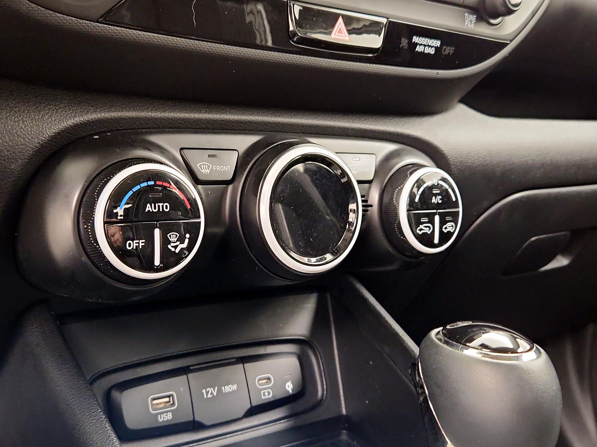 Thumbnail: 2023 Hyundai Venue - 15