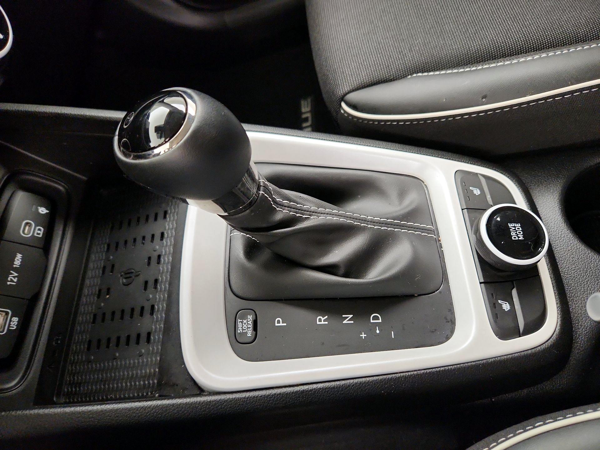 Thumbnail: 2023 Hyundai Venue - 16