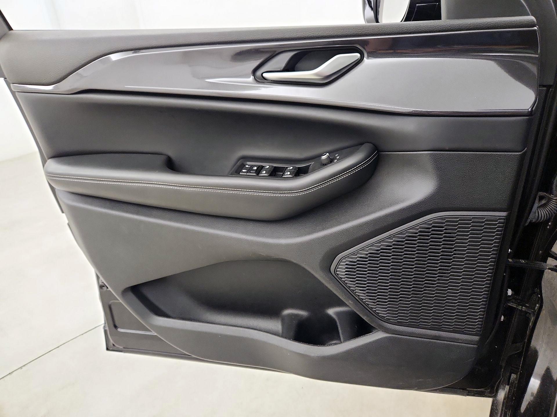 Thumbnail: 2023 Jeep Grand Cherokee L - 10