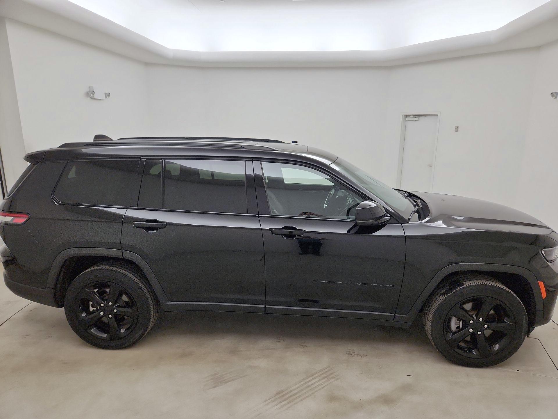 Thumbnail: 2023 Jeep Grand Cherokee L - 4