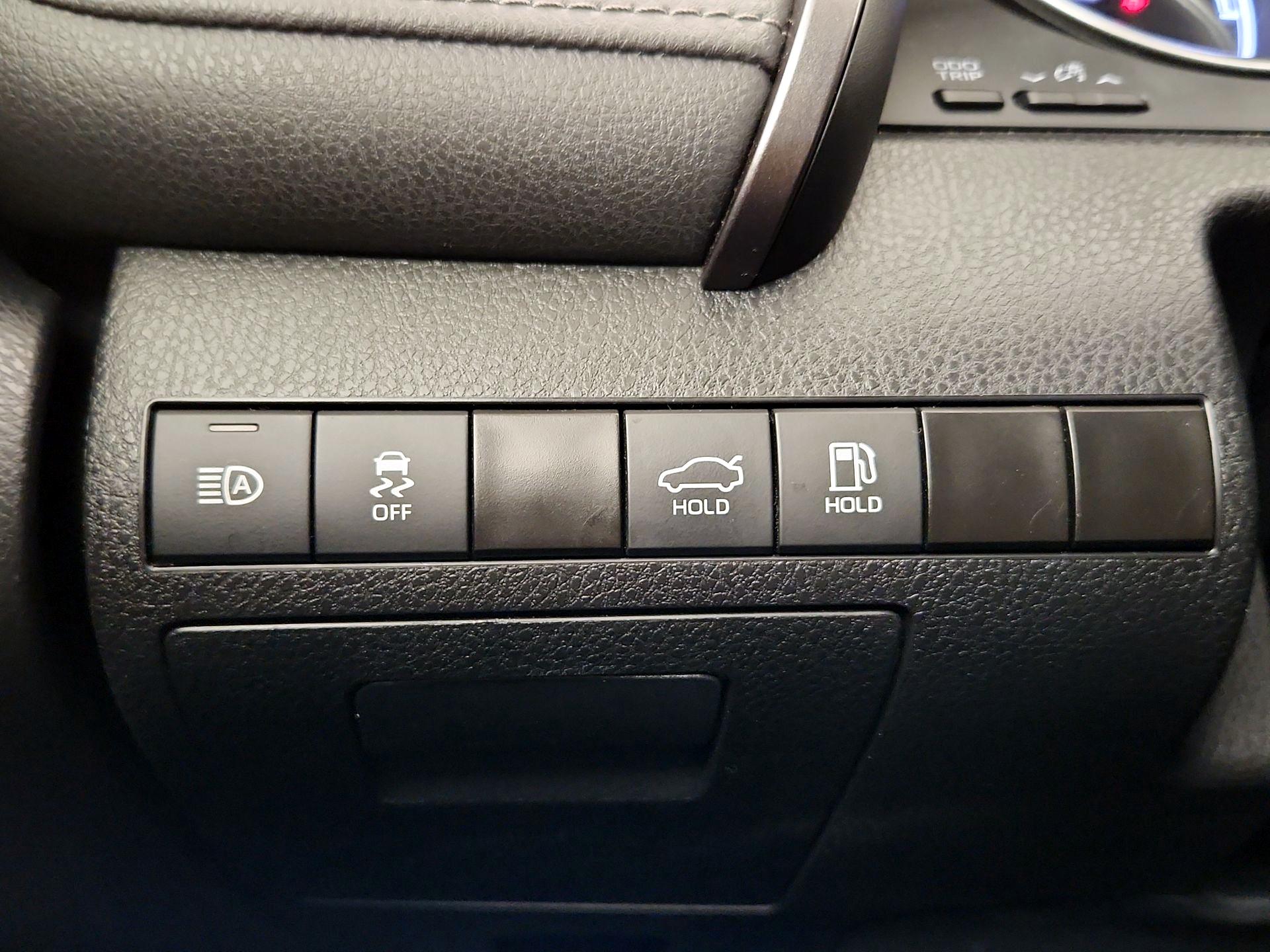 Thumbnail: 2023 Toyota Camry - 11