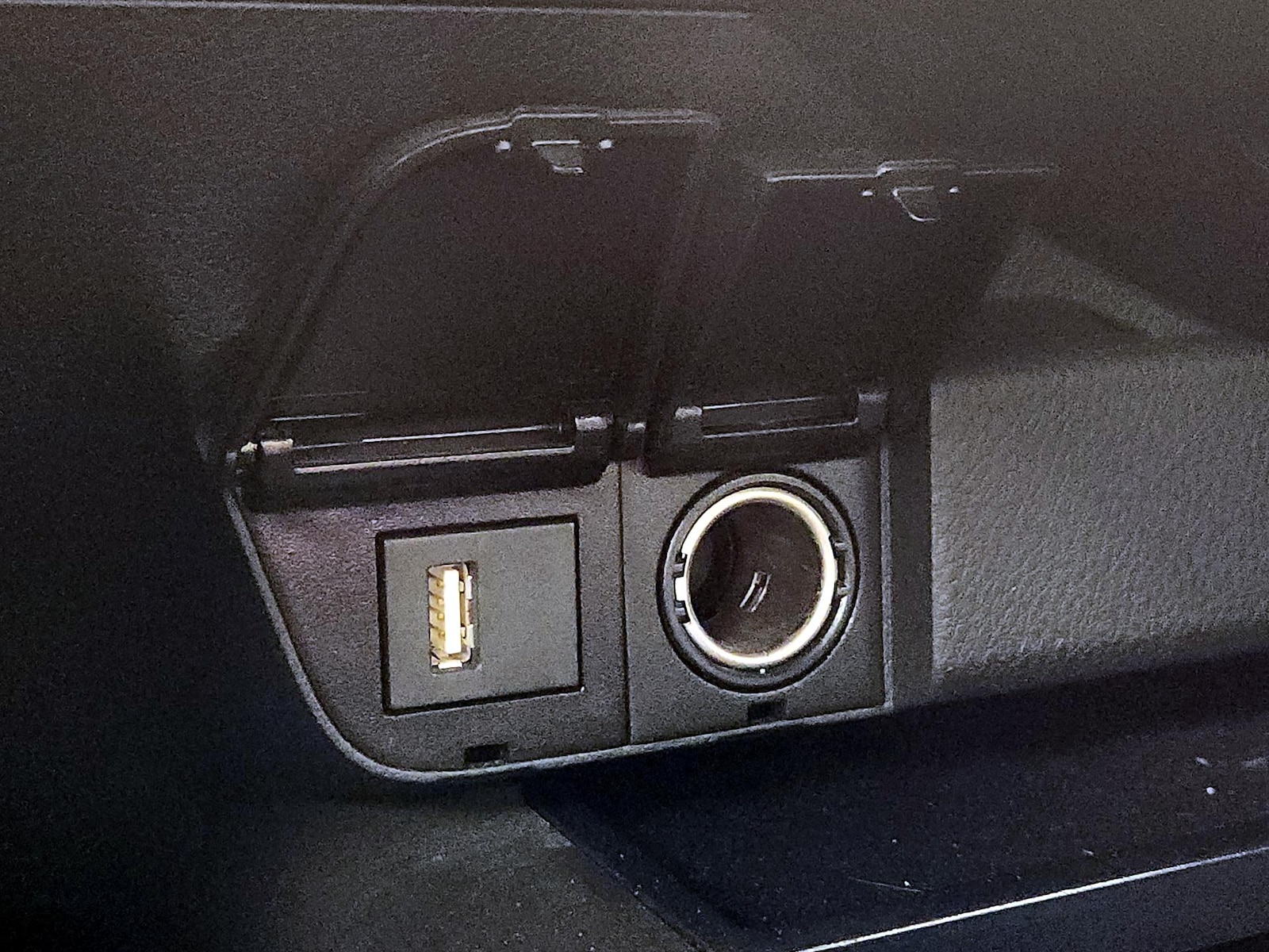 2023 Toyota Camry LE - Photo 17