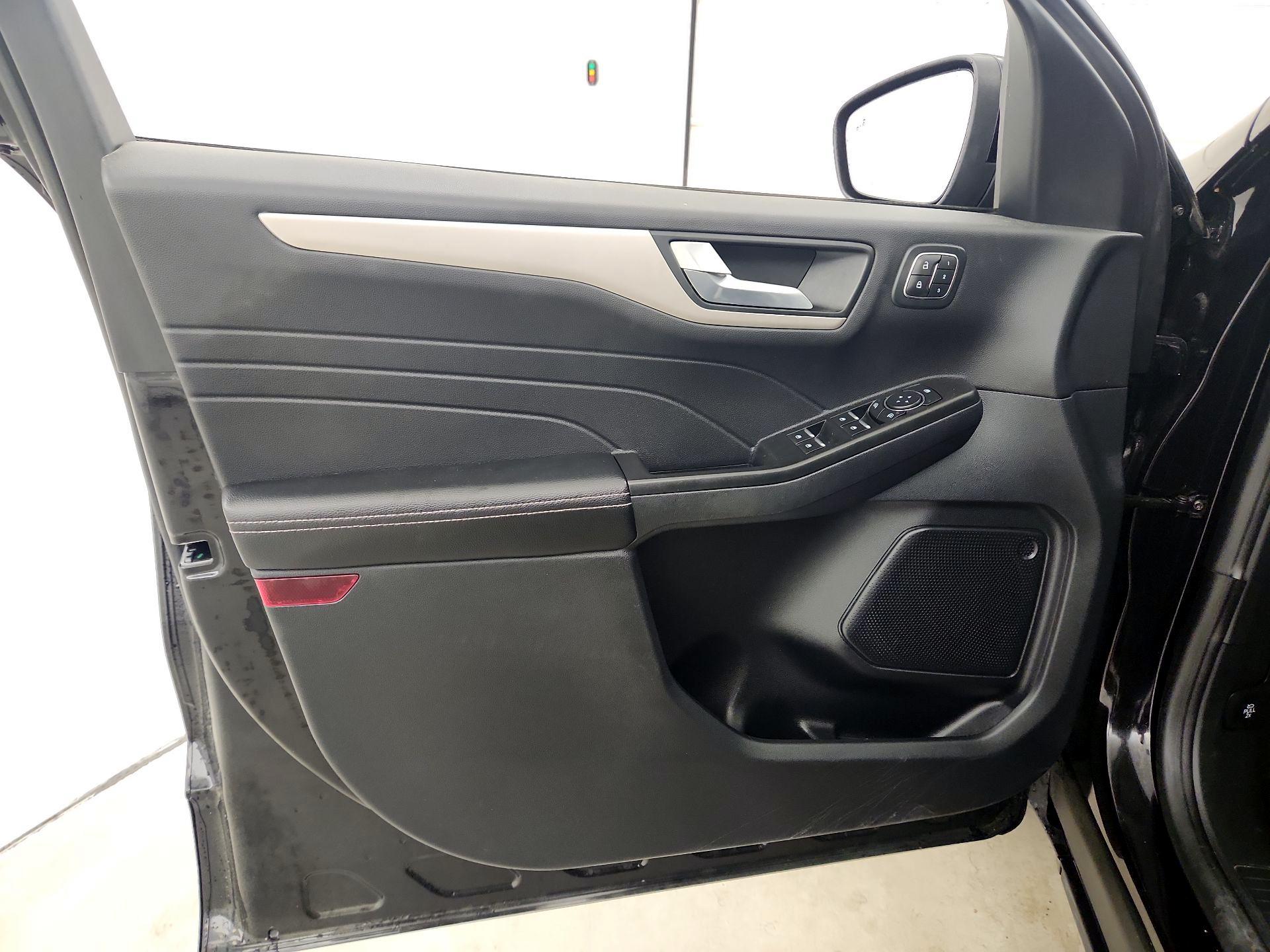 Thumbnail: 2022 Ford Escape - 10