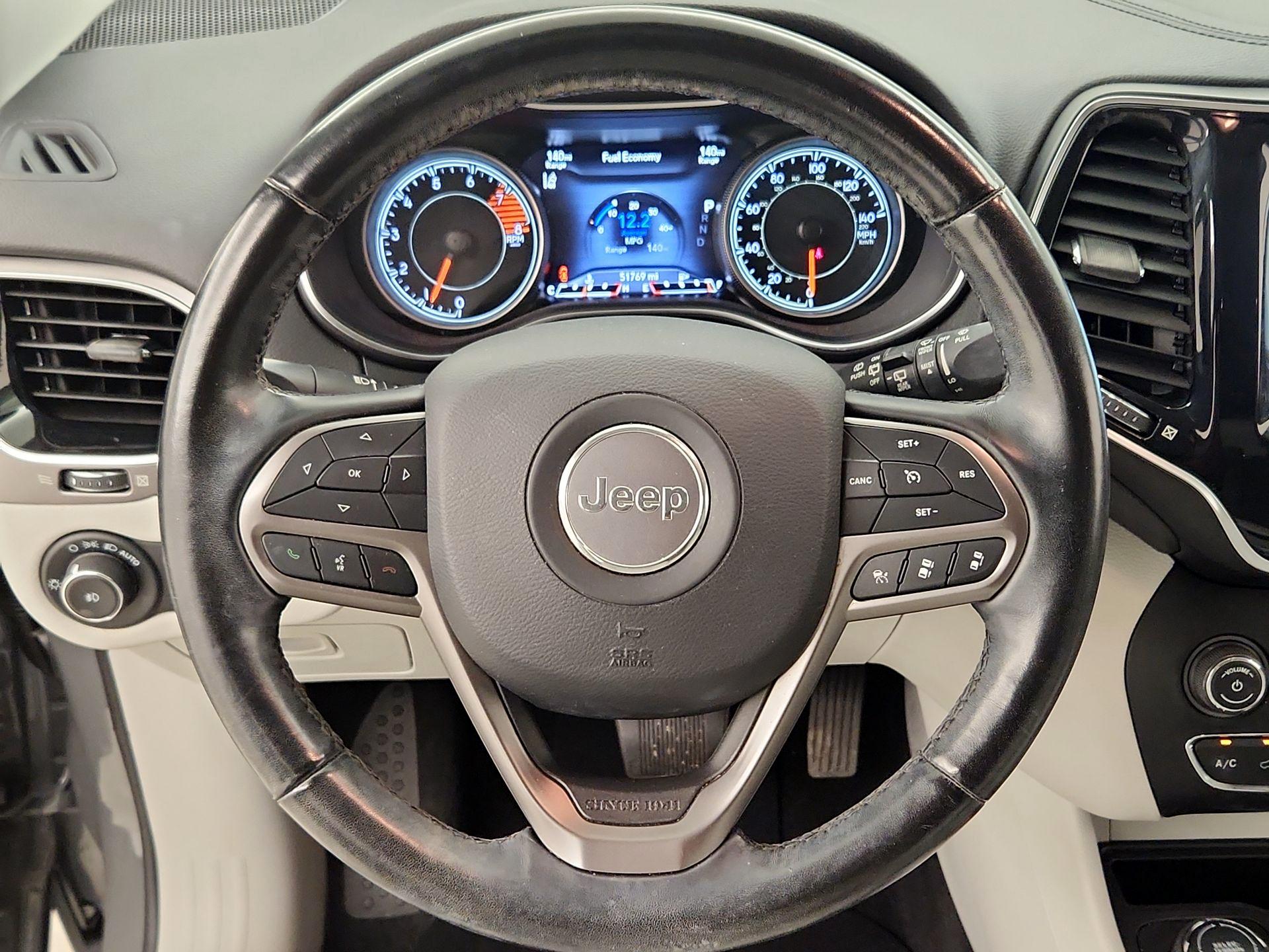Thumbnail: 2020 Jeep Cherokee - 10