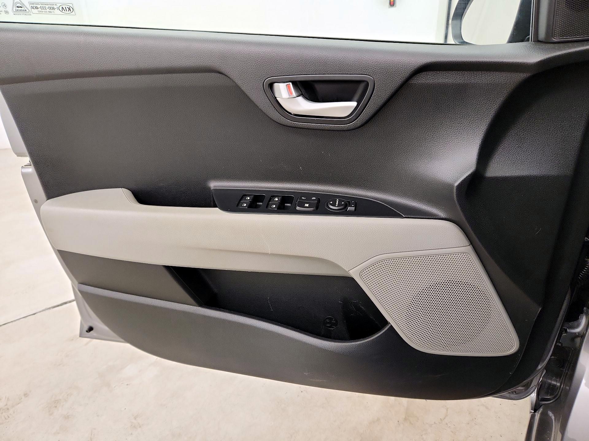 Thumbnail: 2021 Kia Rio - 10