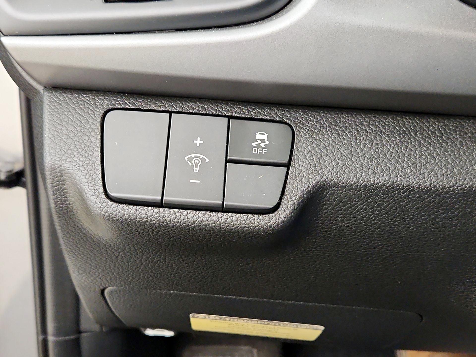 Thumbnail: 2021 Kia Rio - 11