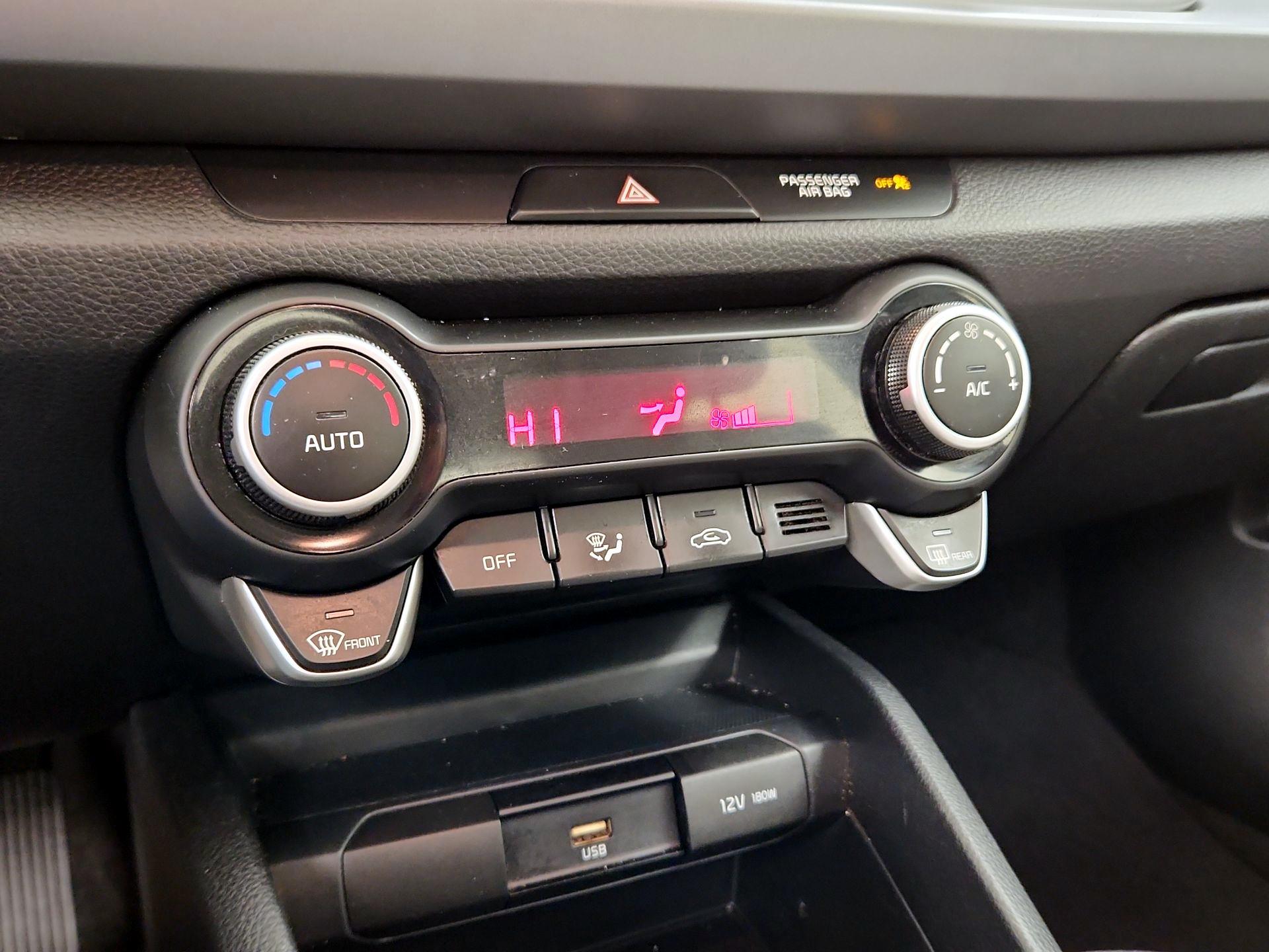 Thumbnail: 2021 Kia Rio - 14