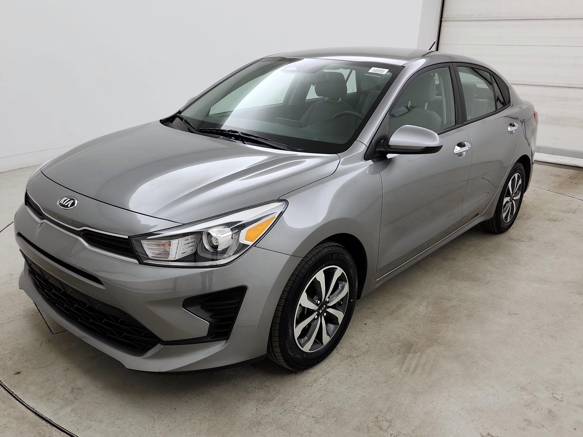 Thumbnail: 2021 Kia Rio - 3