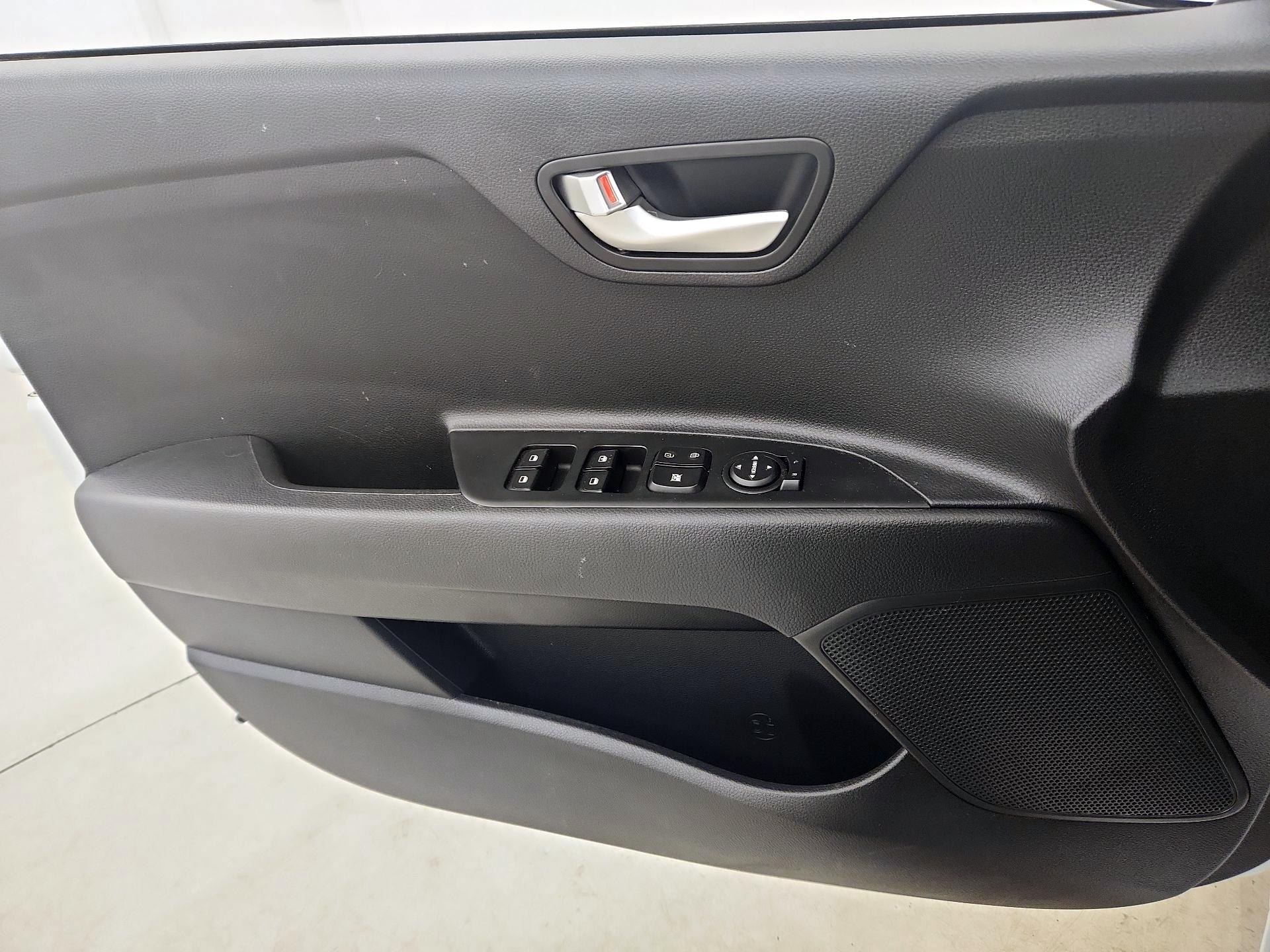 Thumbnail: 2023 Kia Rio - 10