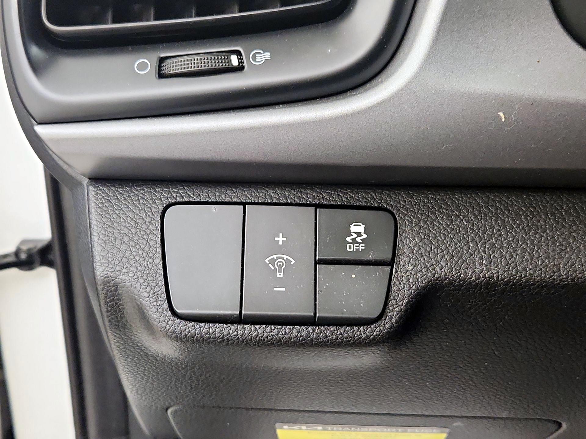 Thumbnail: 2023 Kia Rio - 11