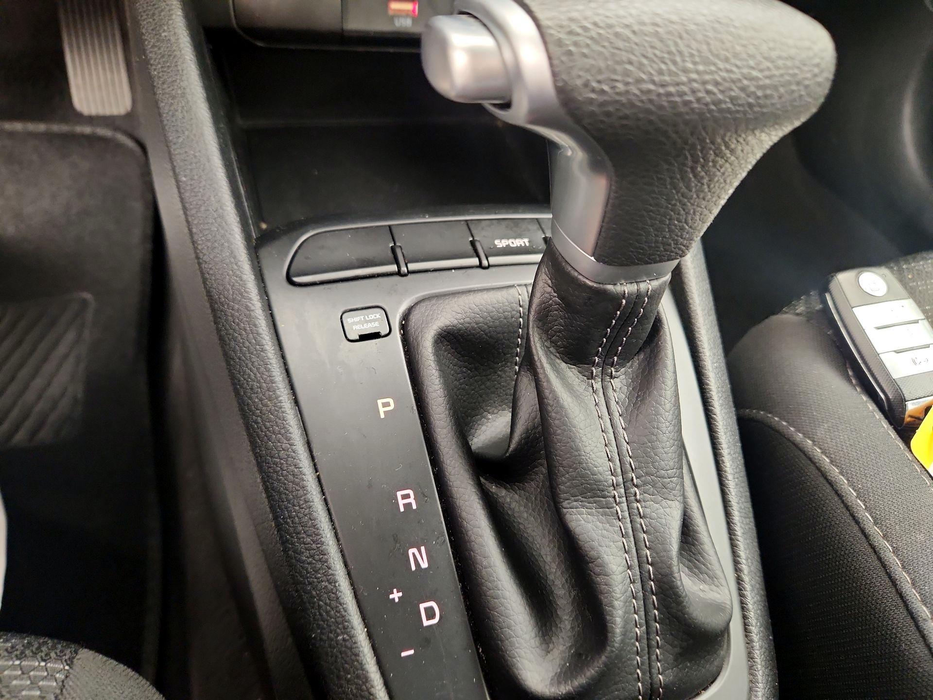 Thumbnail: 2023 Kia Rio - 15