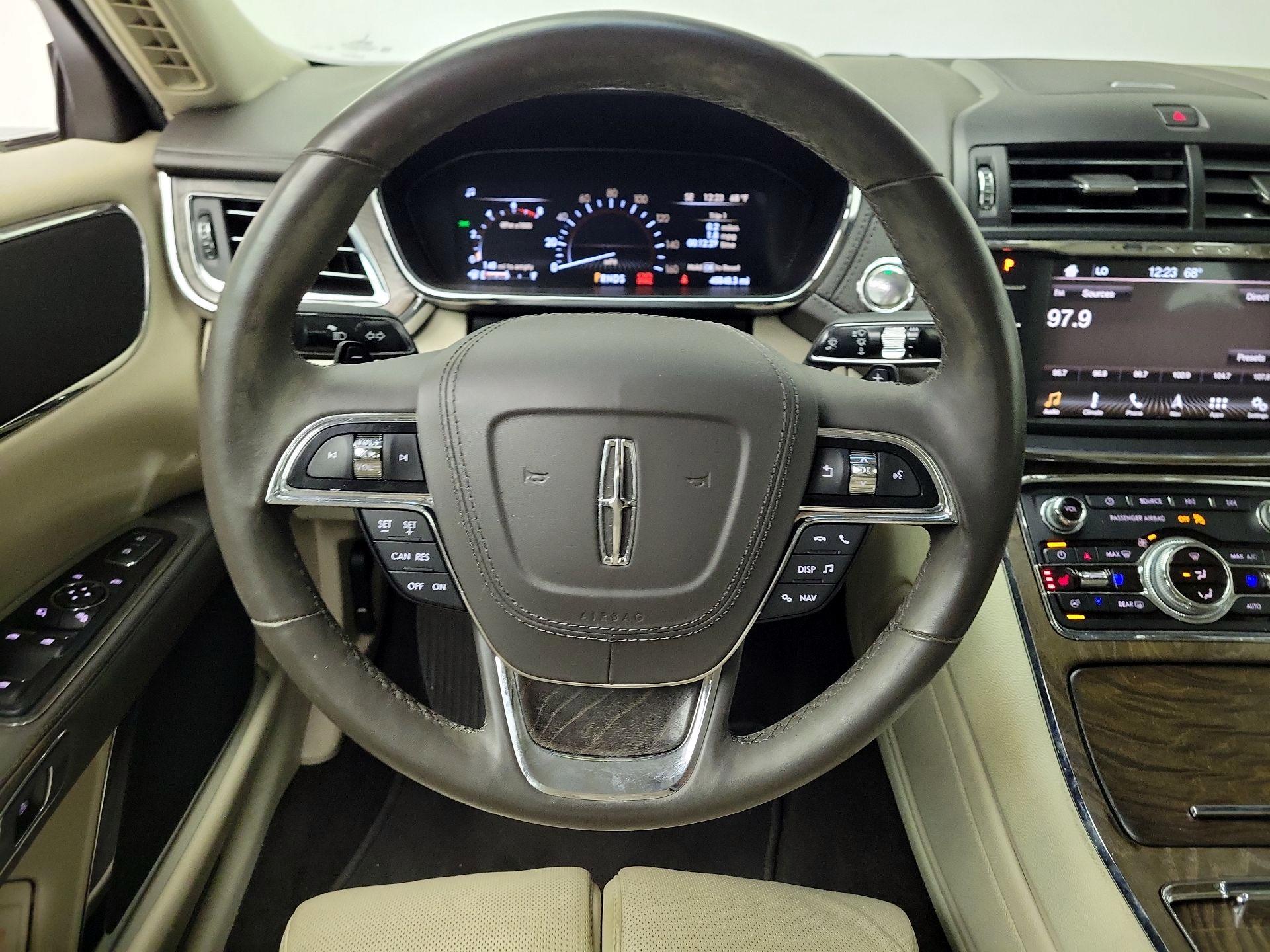 Thumbnail: 2018 Lincoln Continental - 10