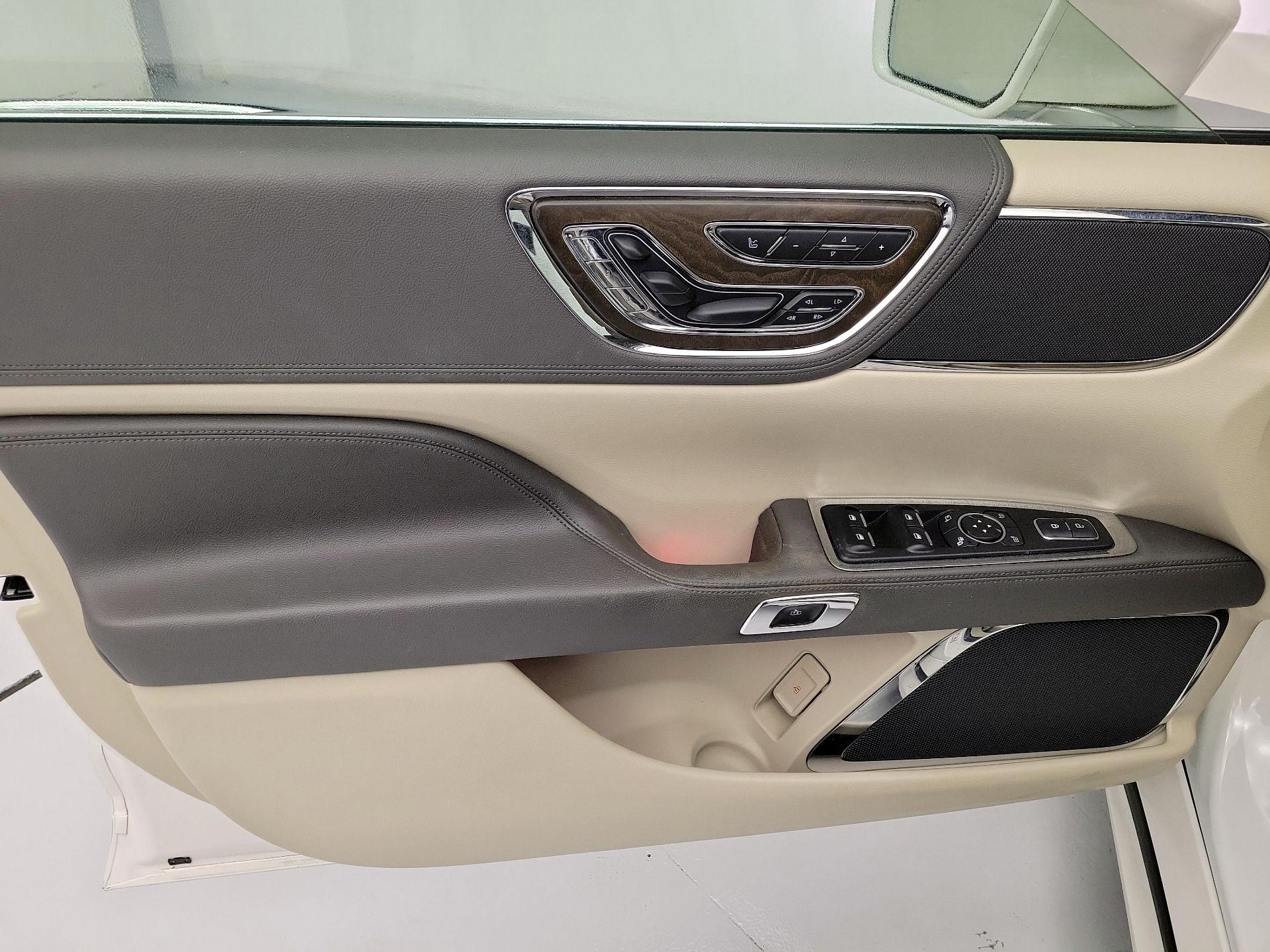 Thumbnail: 2018 Lincoln Continental - 12