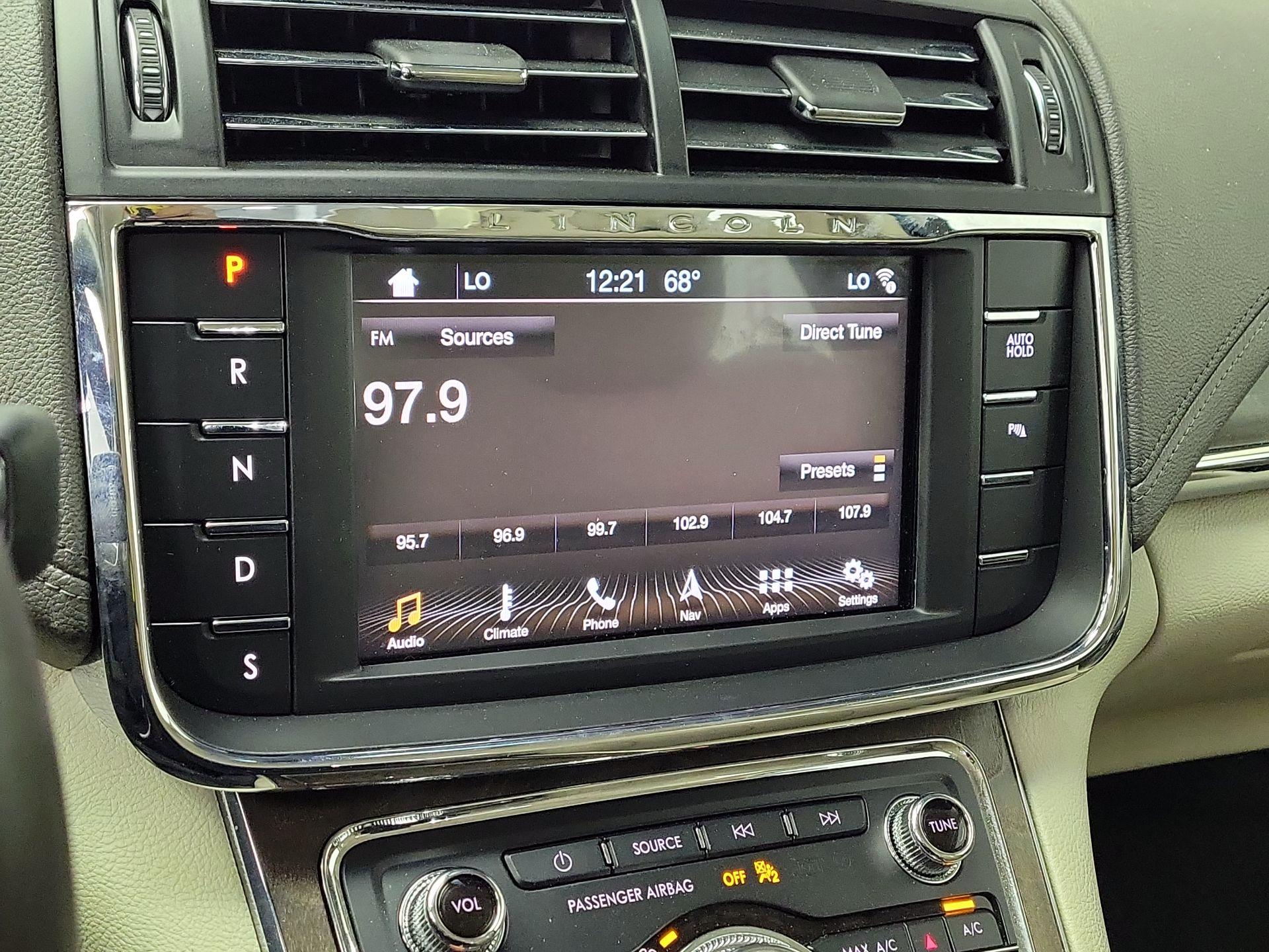 Thumbnail: 2018 Lincoln Continental - 15