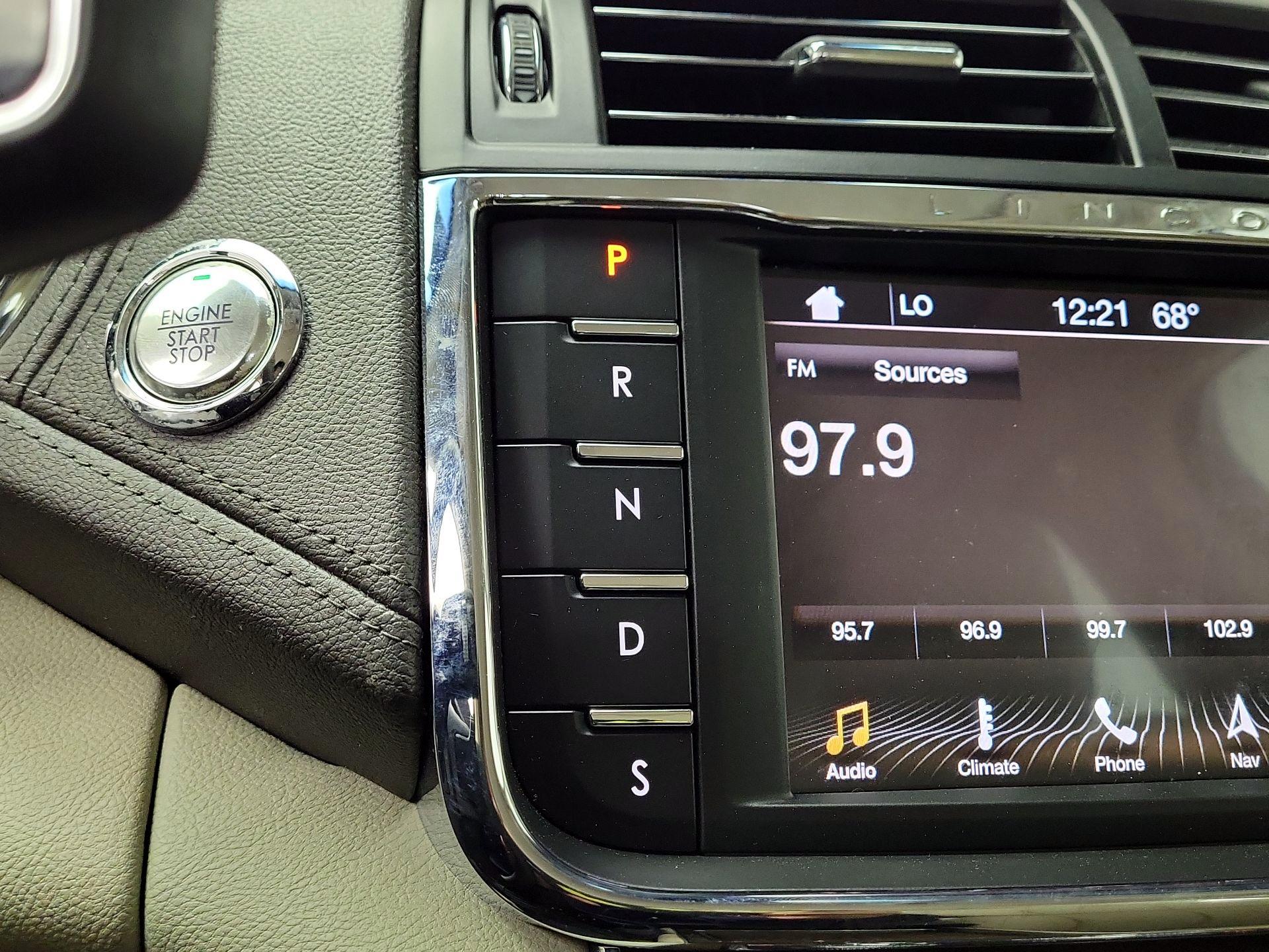 Thumbnail: 2018 Lincoln Continental - 17