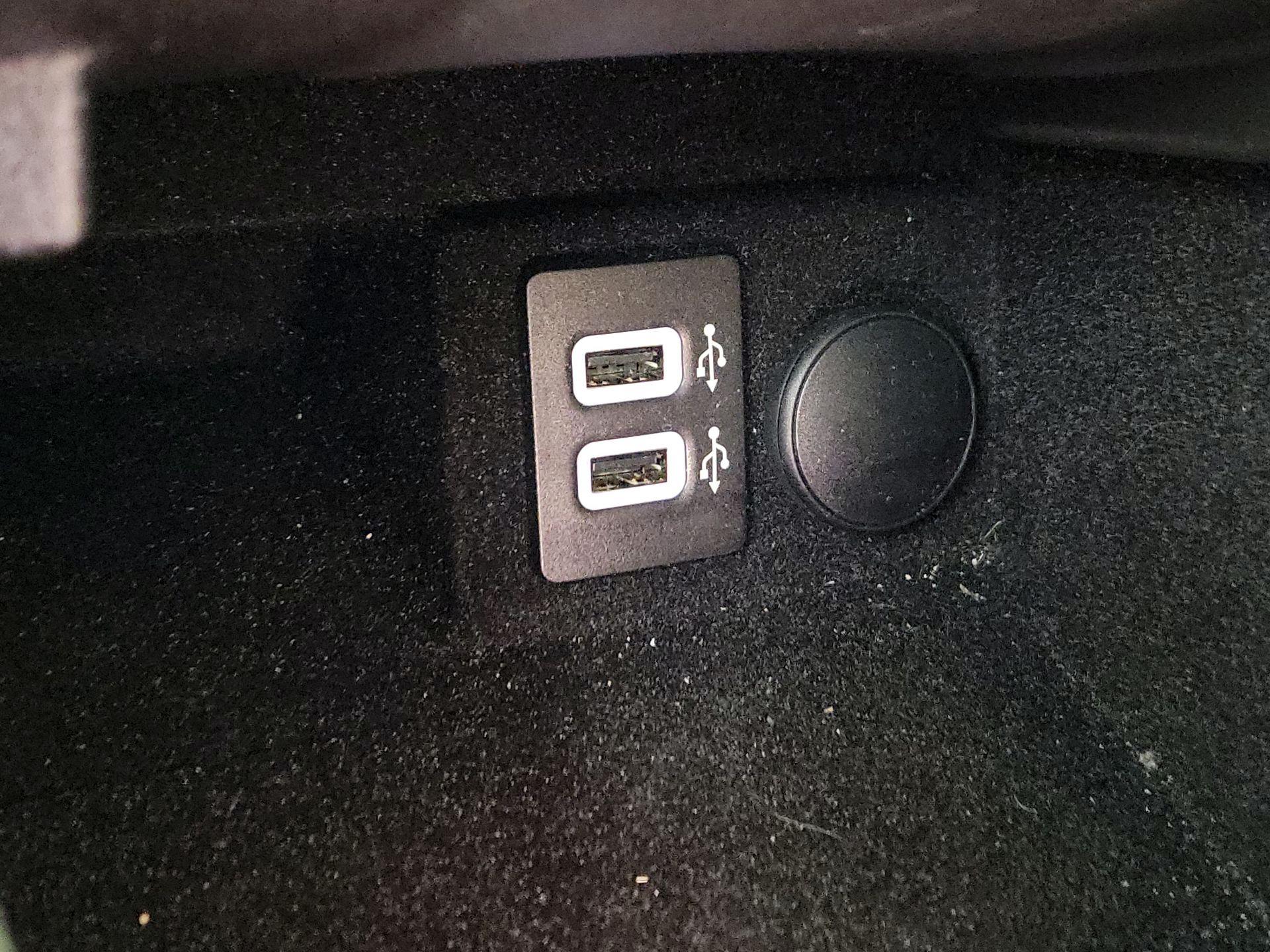 Thumbnail: 2018 Lincoln Continental - 18