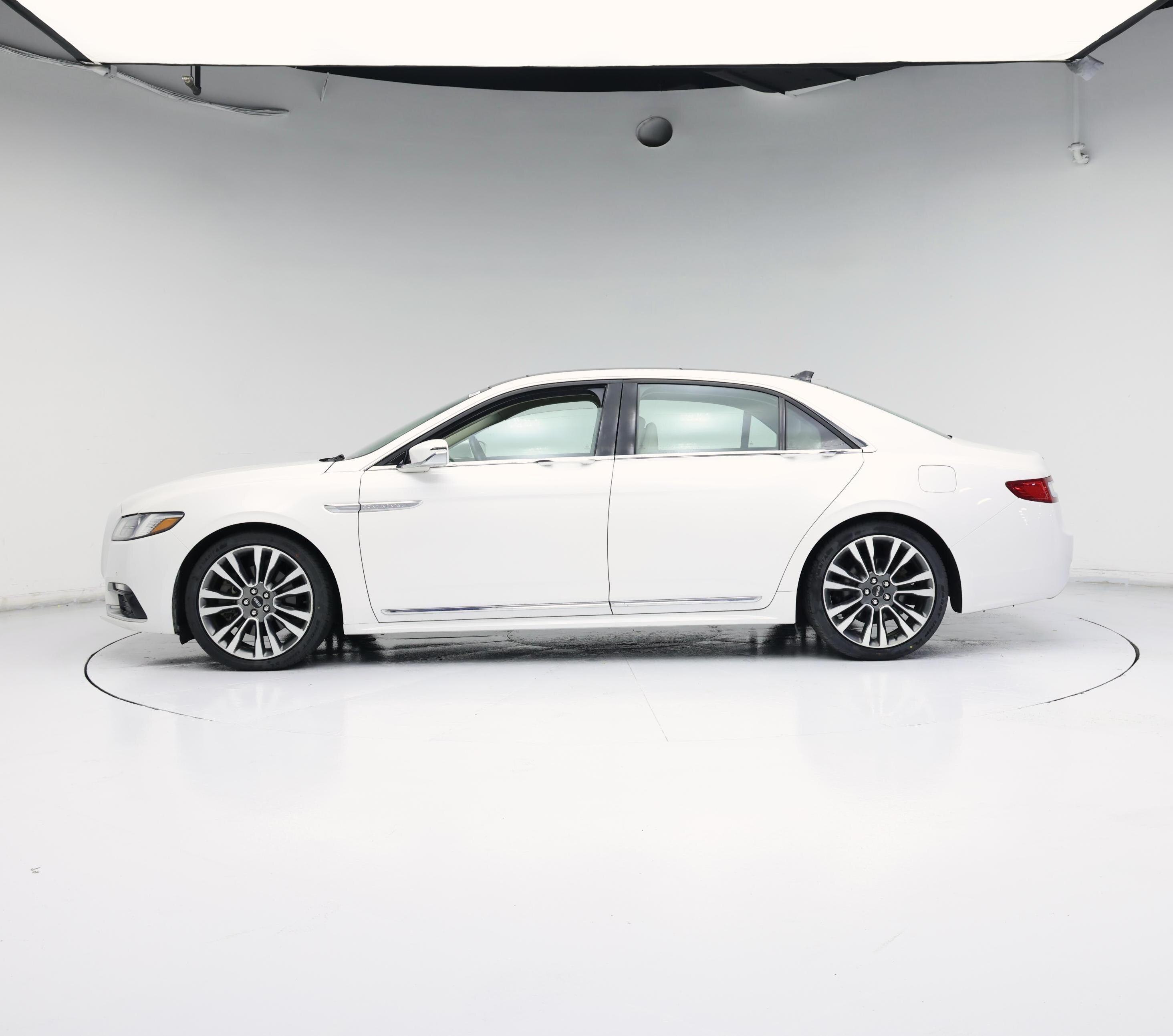 Thumbnail: 2018 Lincoln Continental - 3