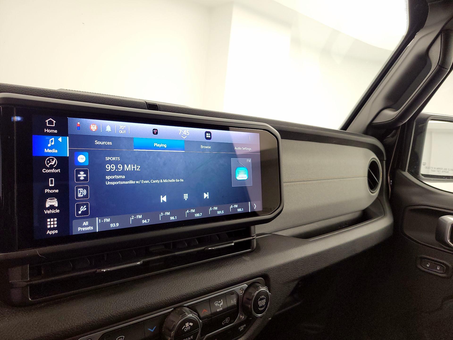 Thumbnail: 2024 Jeep Gladiator - 15