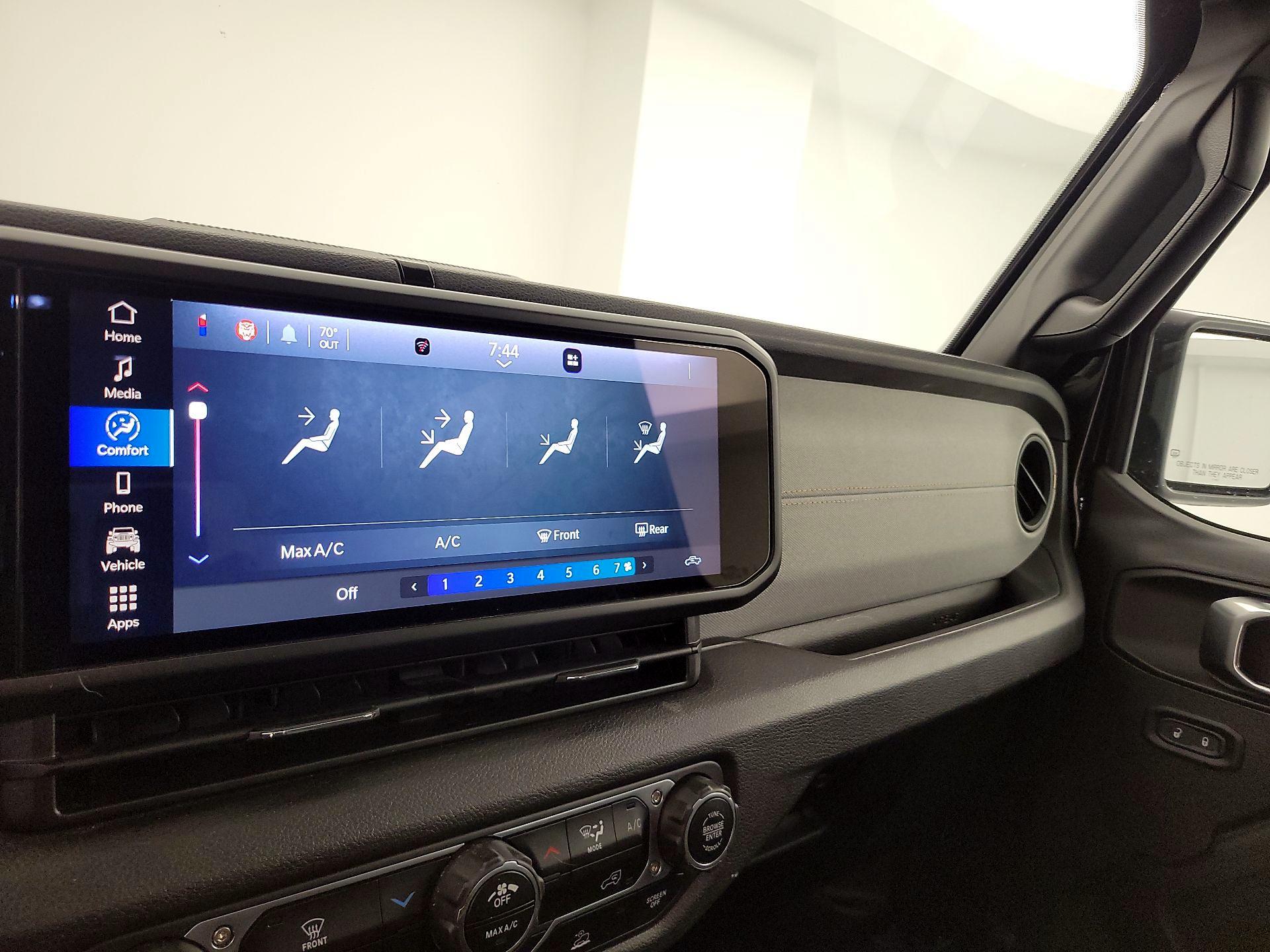 Thumbnail: 2024 Jeep Gladiator - 16