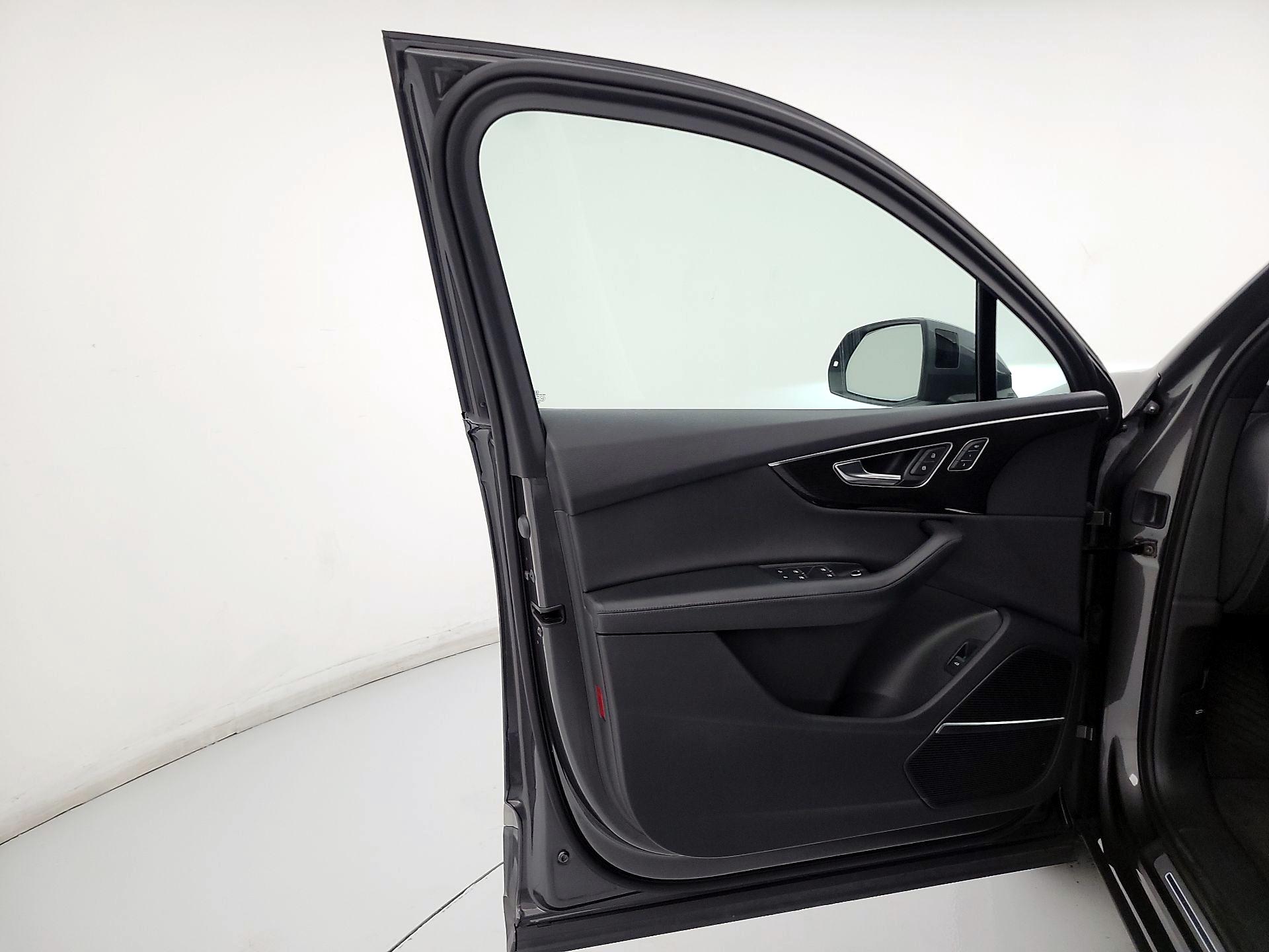 Thumbnail: 2021 Audi Q7 - 12