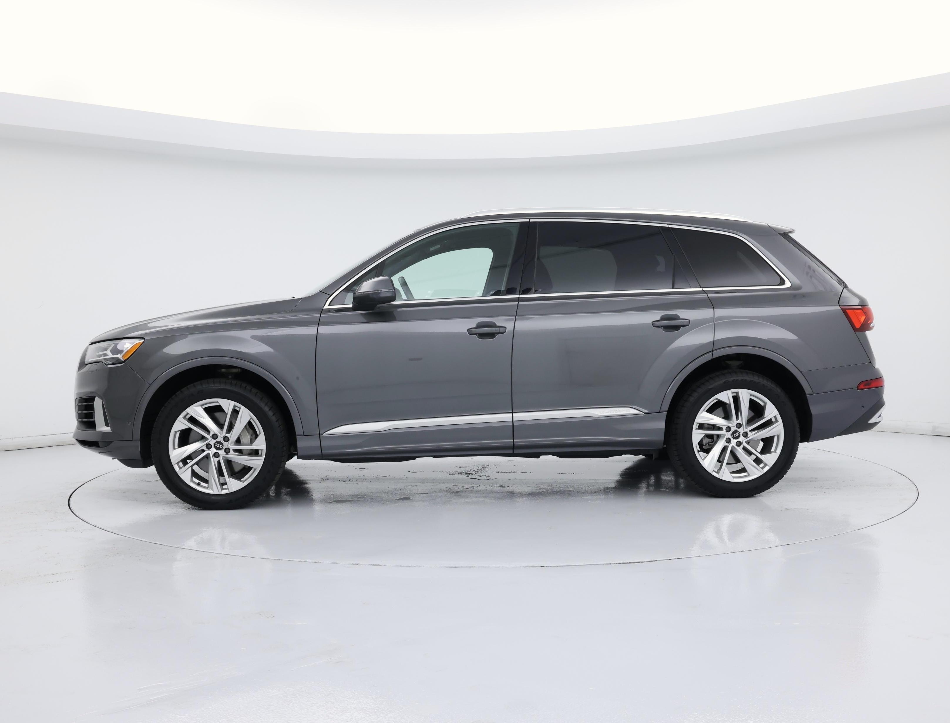 Thumbnail: 2021 Audi Q7 - 3