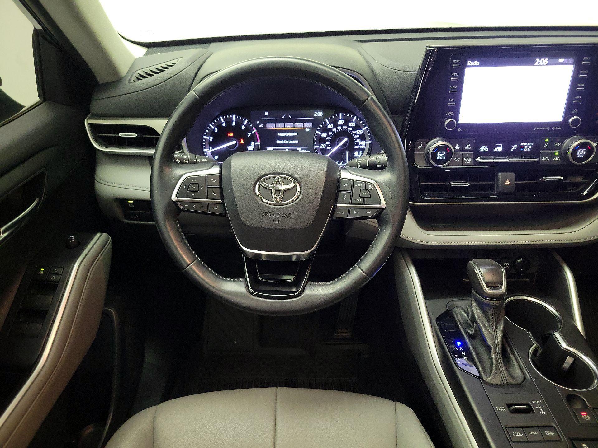 Thumbnail: 2021 Toyota Highlander - 10