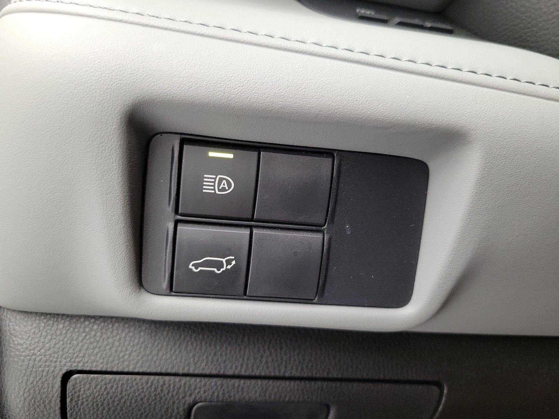 Thumbnail: 2021 Toyota Highlander - 13