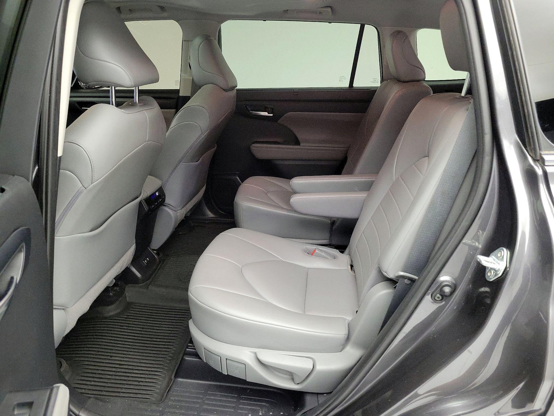 Thumbnail: 2021 Toyota Highlander - 20