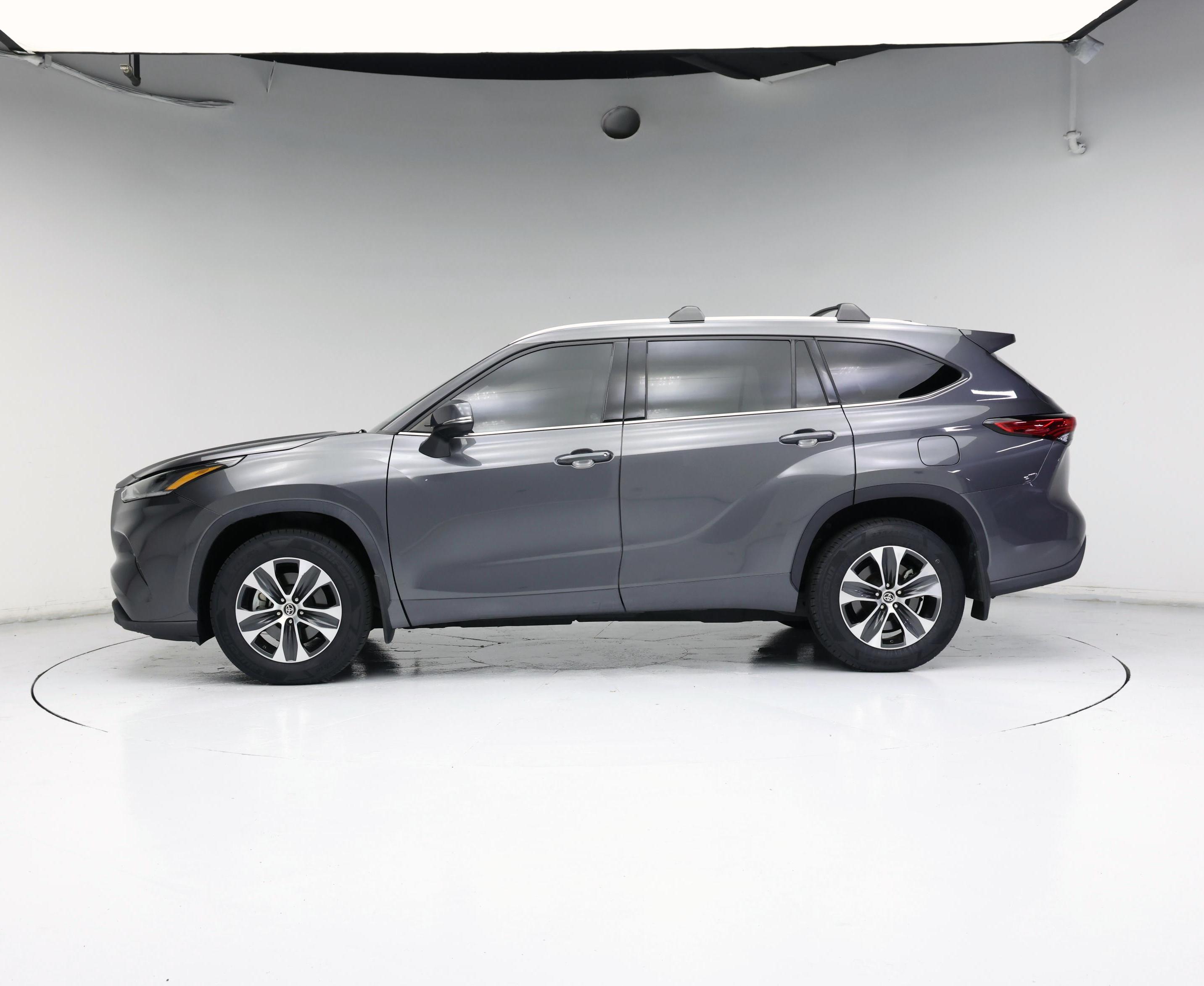 Thumbnail: 2021 Toyota Highlander - 3