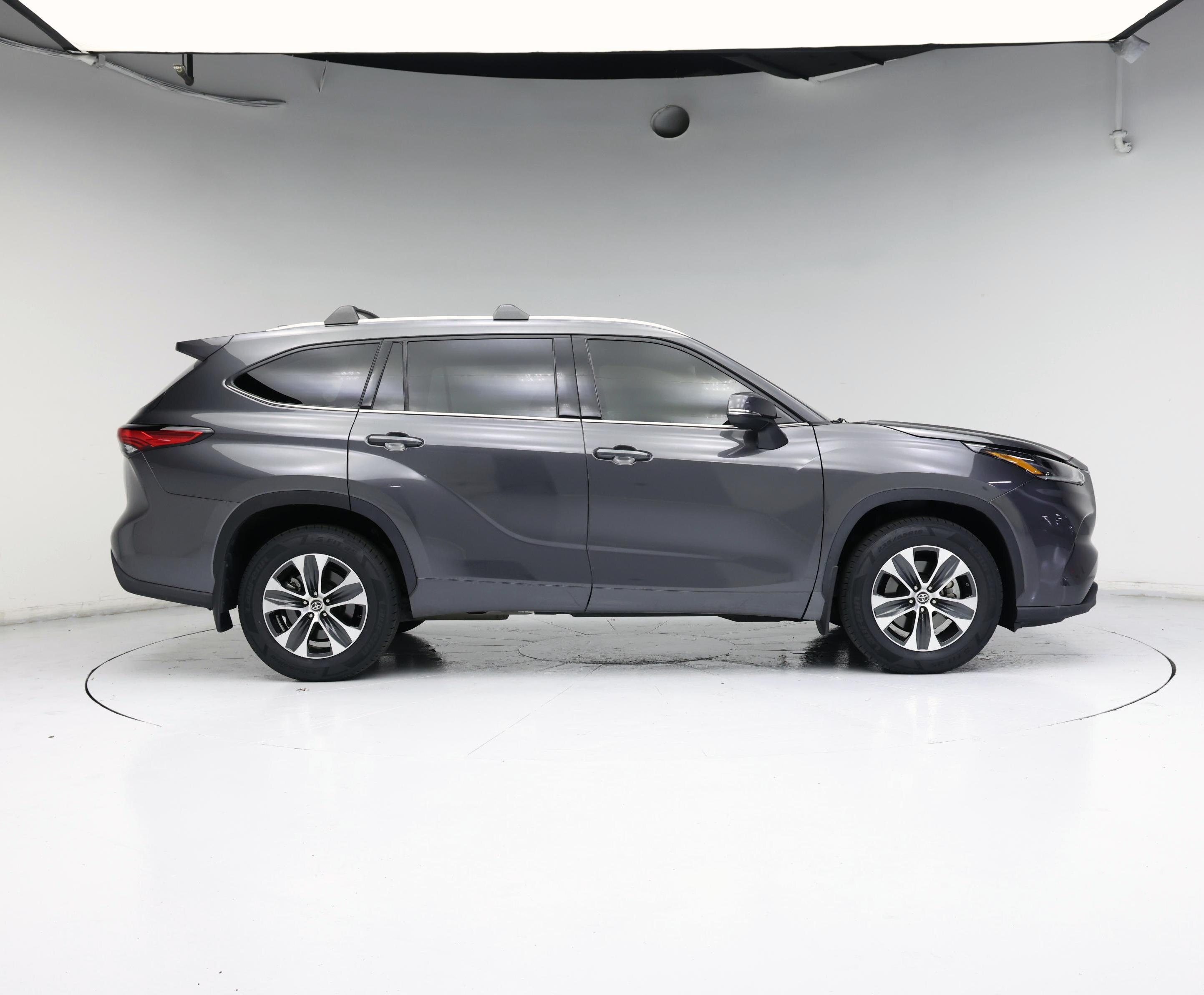 Thumbnail: 2021 Toyota Highlander - 7