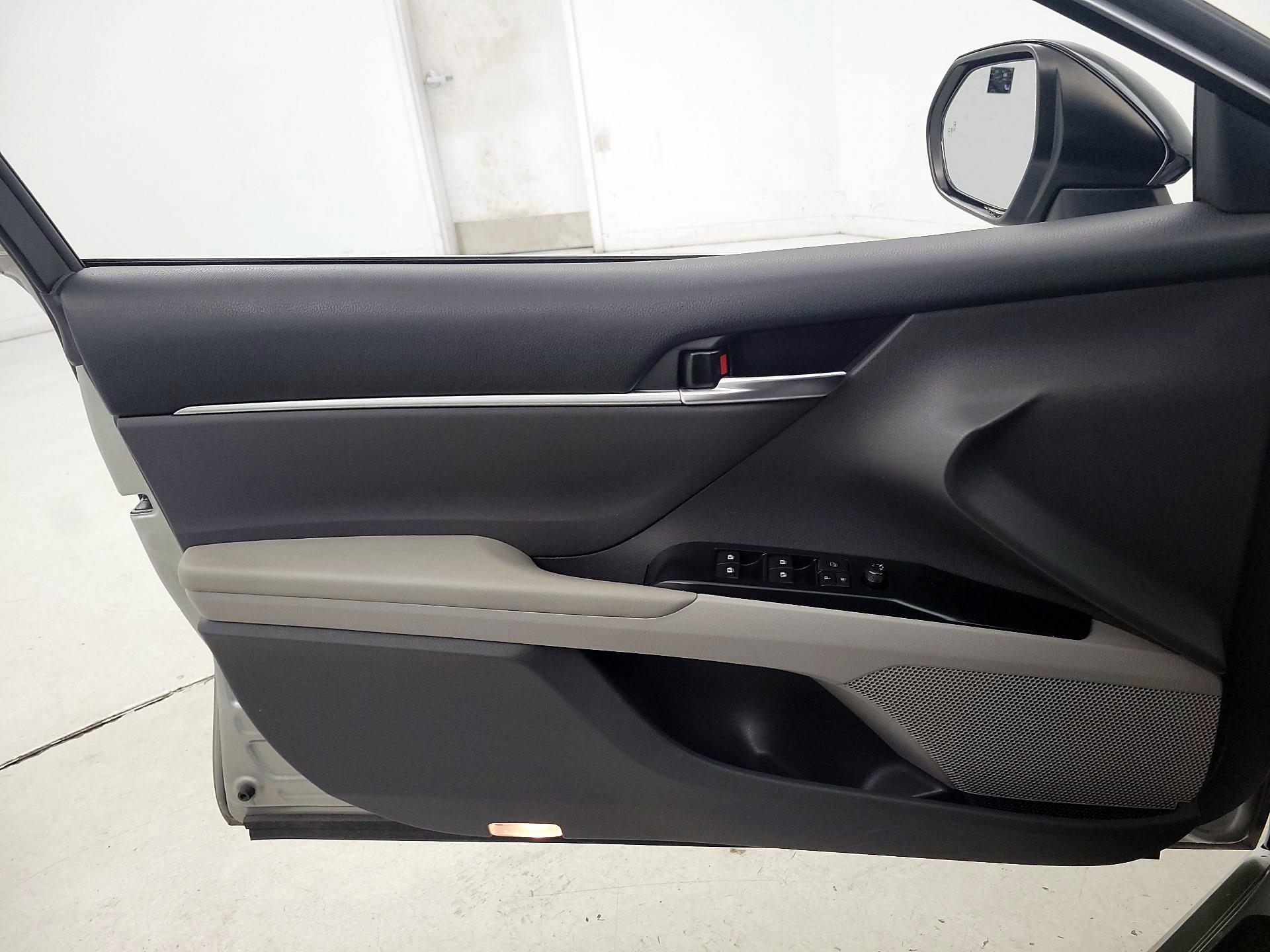 Thumbnail: 2018 Toyota Camry - 12