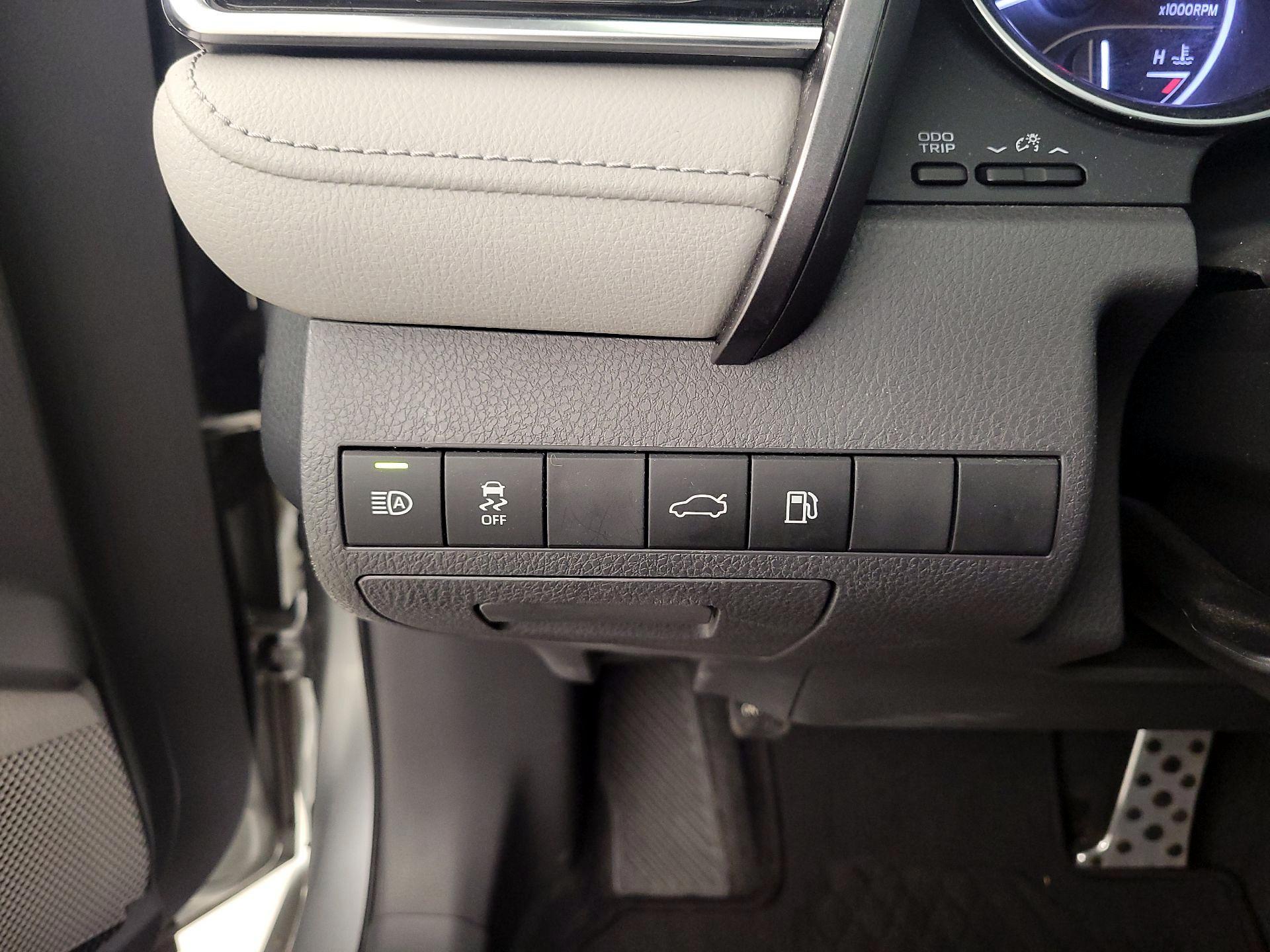 Thumbnail: 2018 Toyota Camry - 13