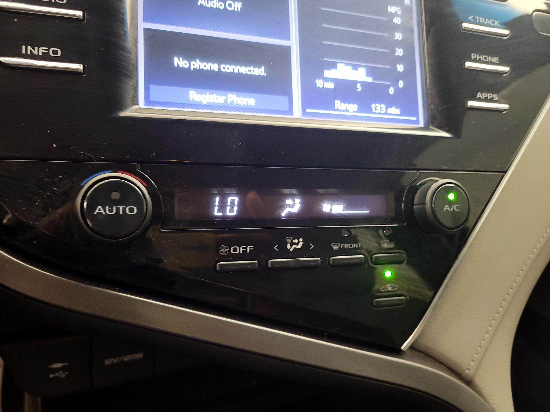 Thumbnail: 2018 Toyota Camry - 16