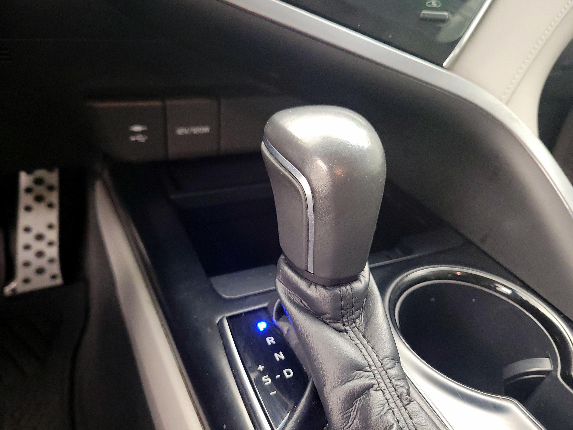 Thumbnail: 2018 Toyota Camry - 18