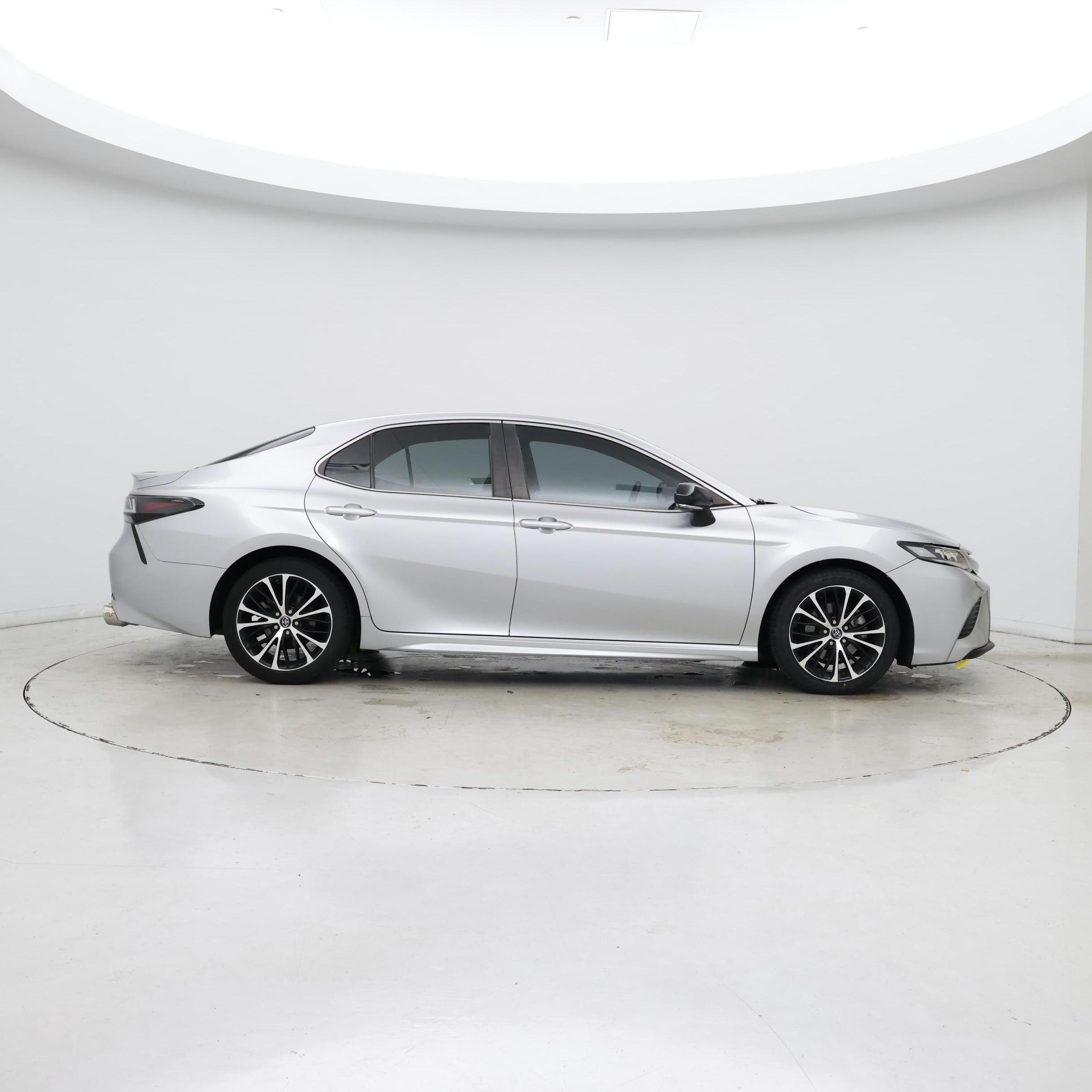 Thumbnail: 2018 Toyota Camry - 7