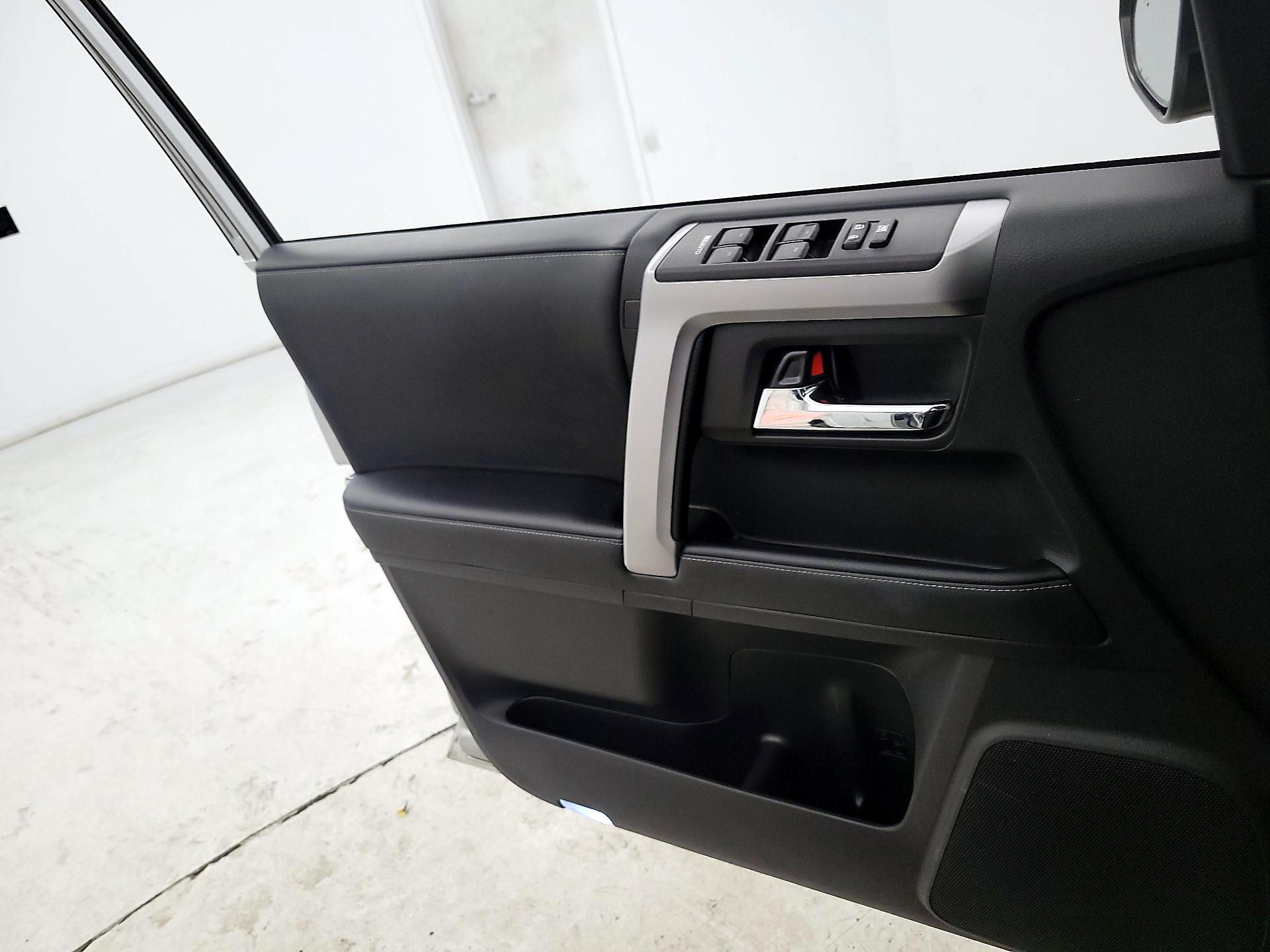 Thumbnail: 2021 Toyota 4Runner - 12