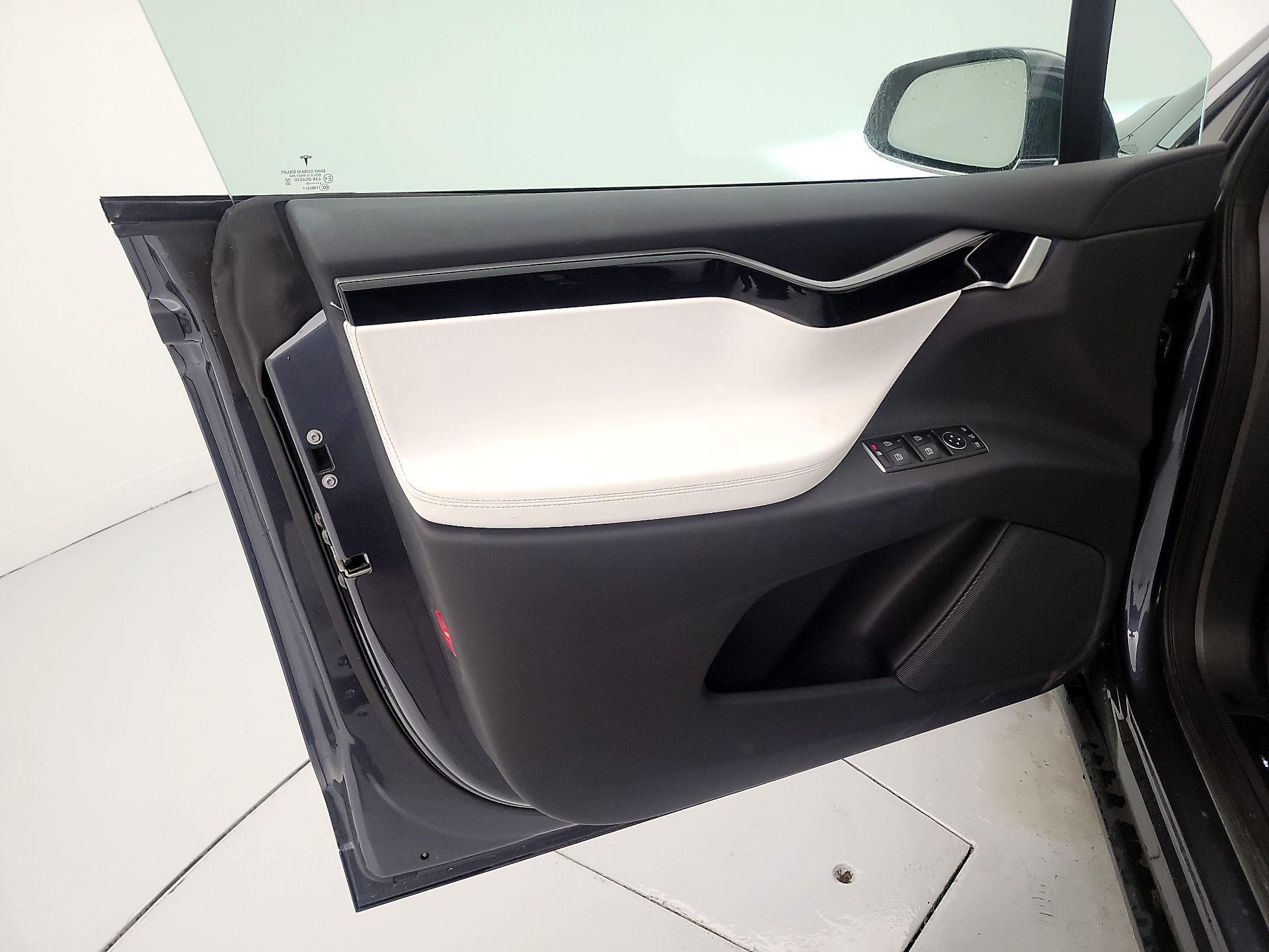 Thumbnail: 2020 Tesla Model X - 12