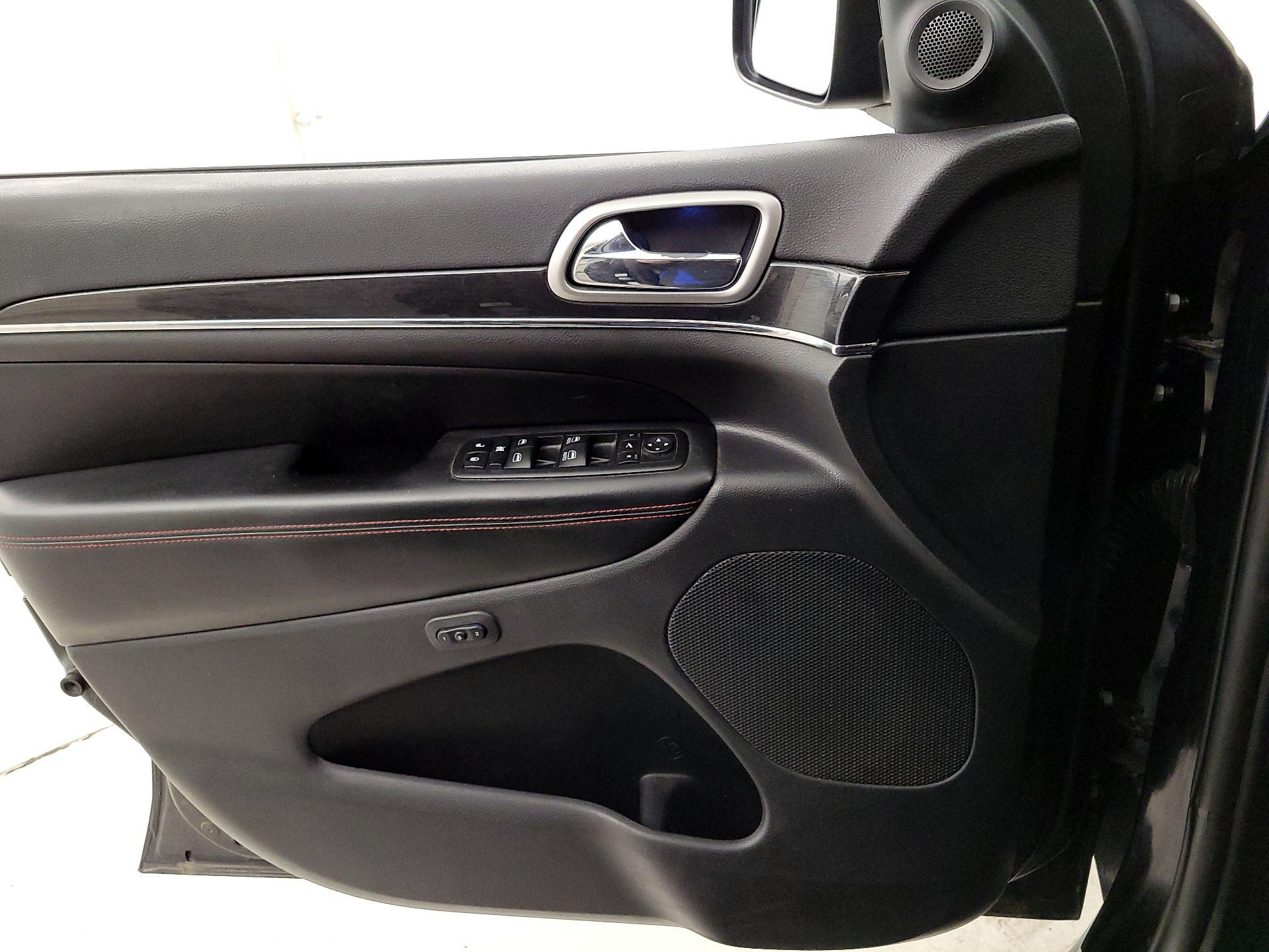 Thumbnail: 2017 Jeep Grand Cherokee - 12