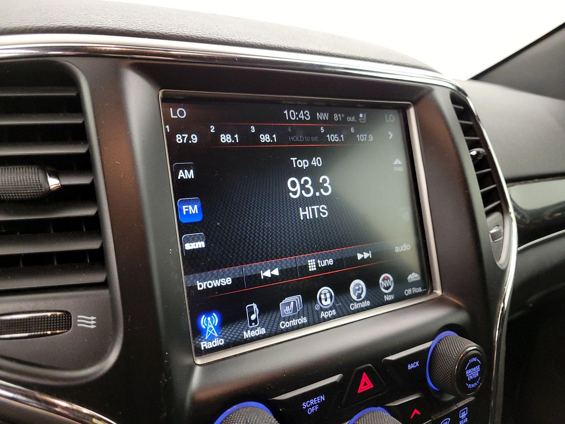 Thumbnail: 2017 Jeep Grand Cherokee - 15