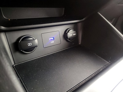 USB/AUX Ports