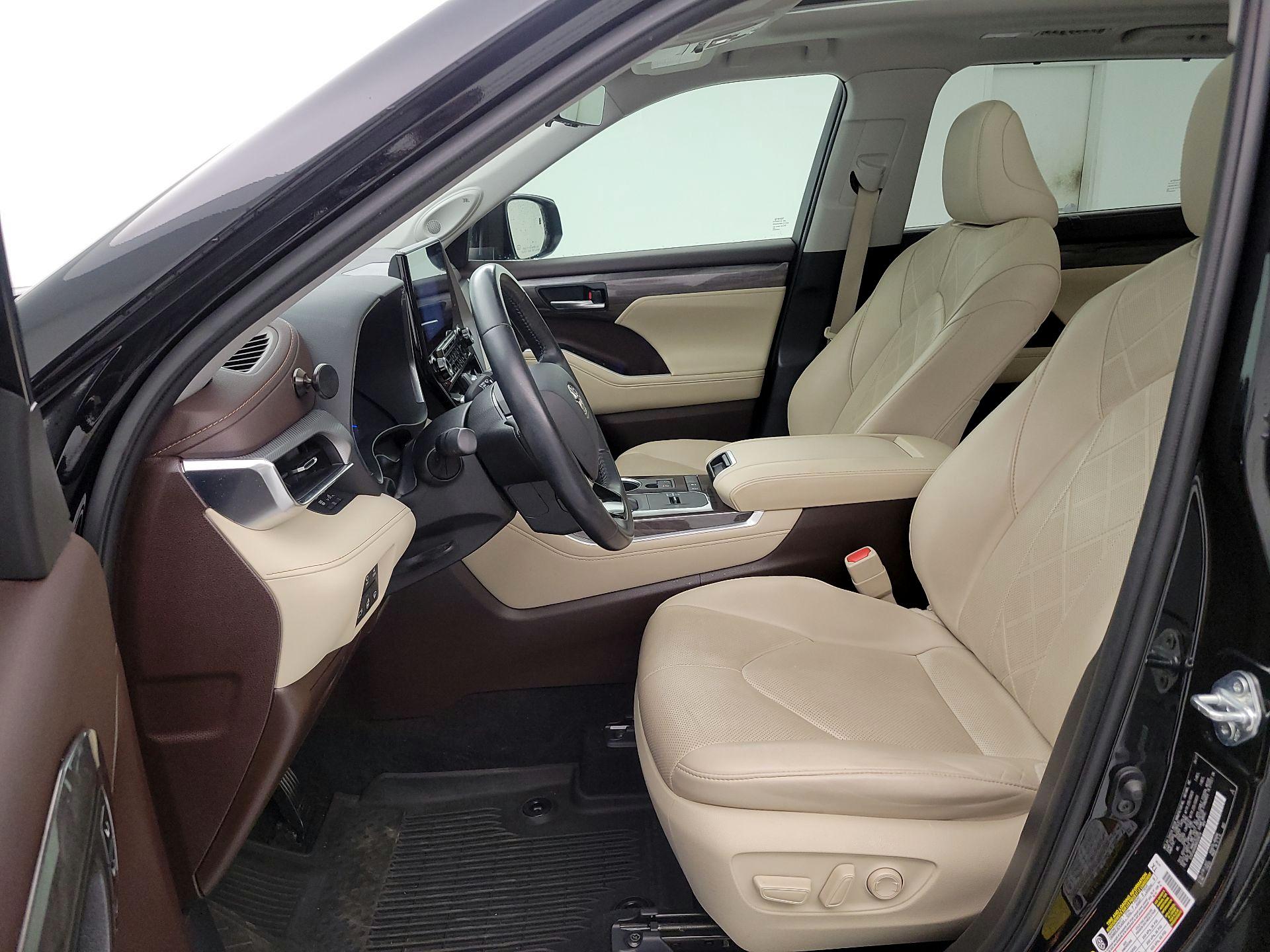 Thumbnail: 2021 Toyota Highlander - 11