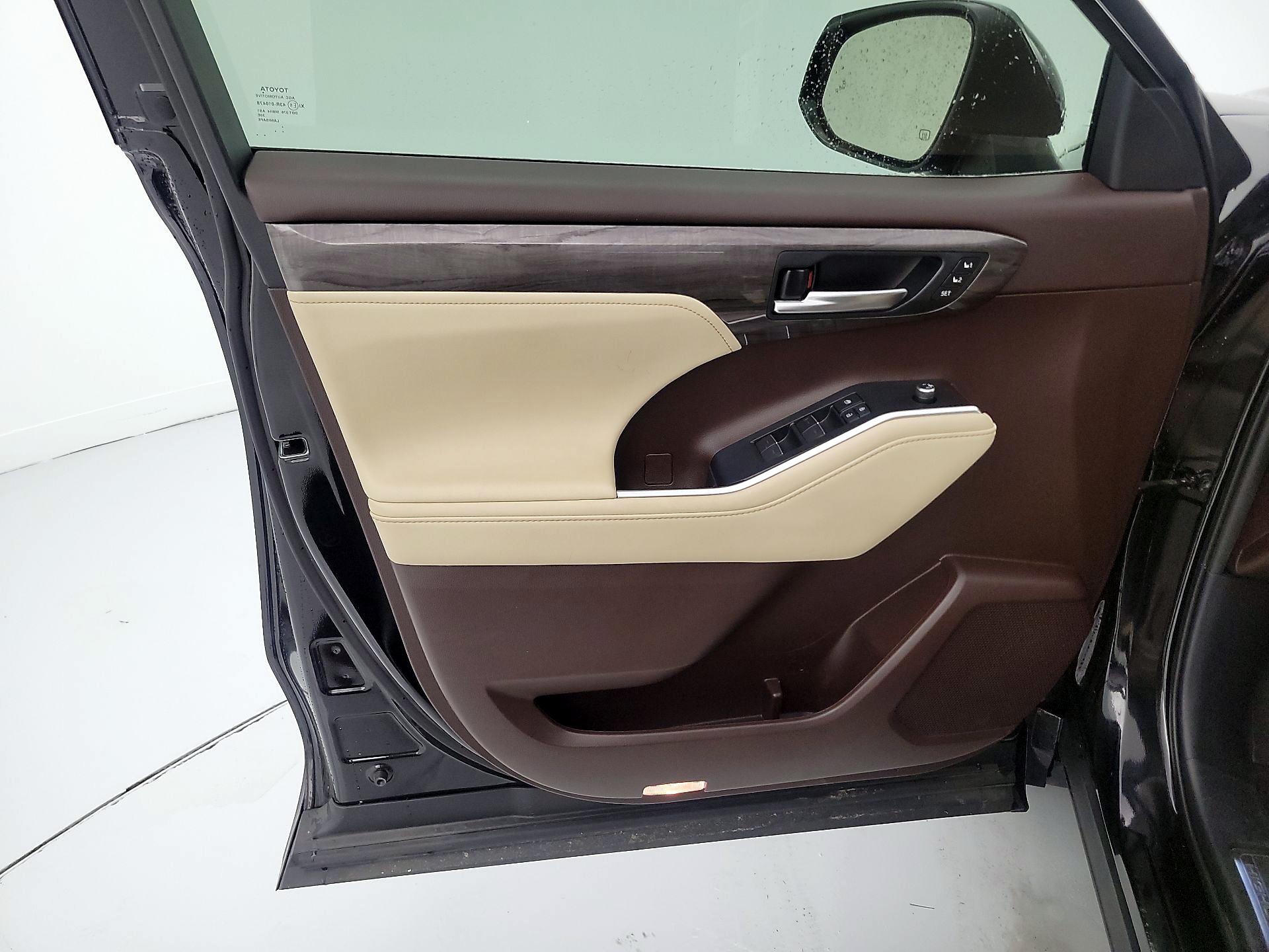 Thumbnail: 2021 Toyota Highlander - 12