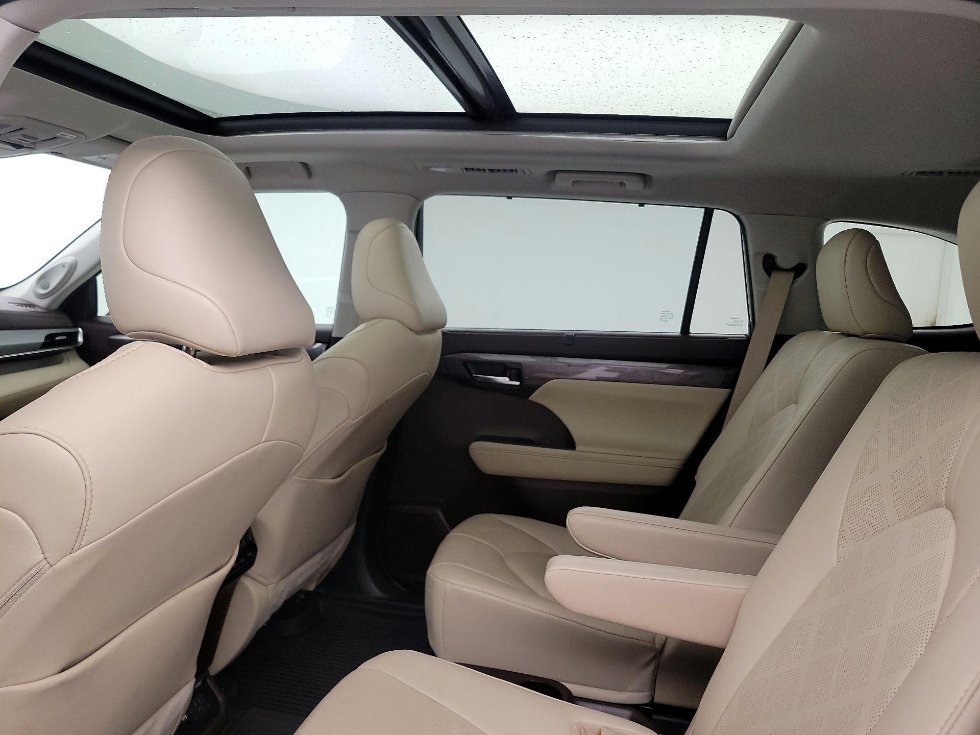 Thumbnail: 2021 Toyota Highlander - 20