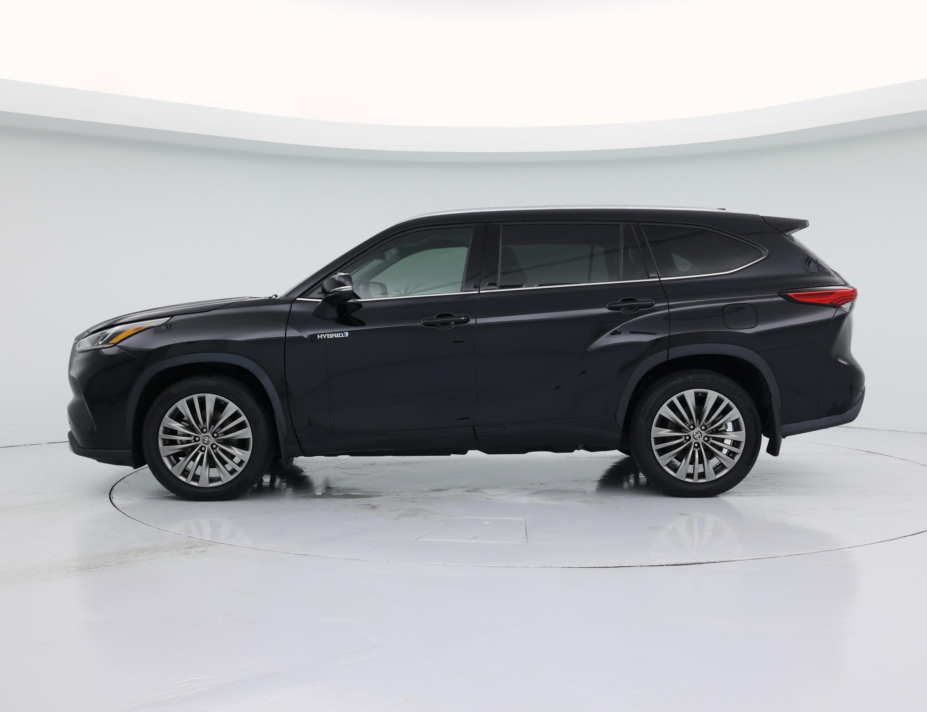 Thumbnail: 2021 Toyota Highlander - 3