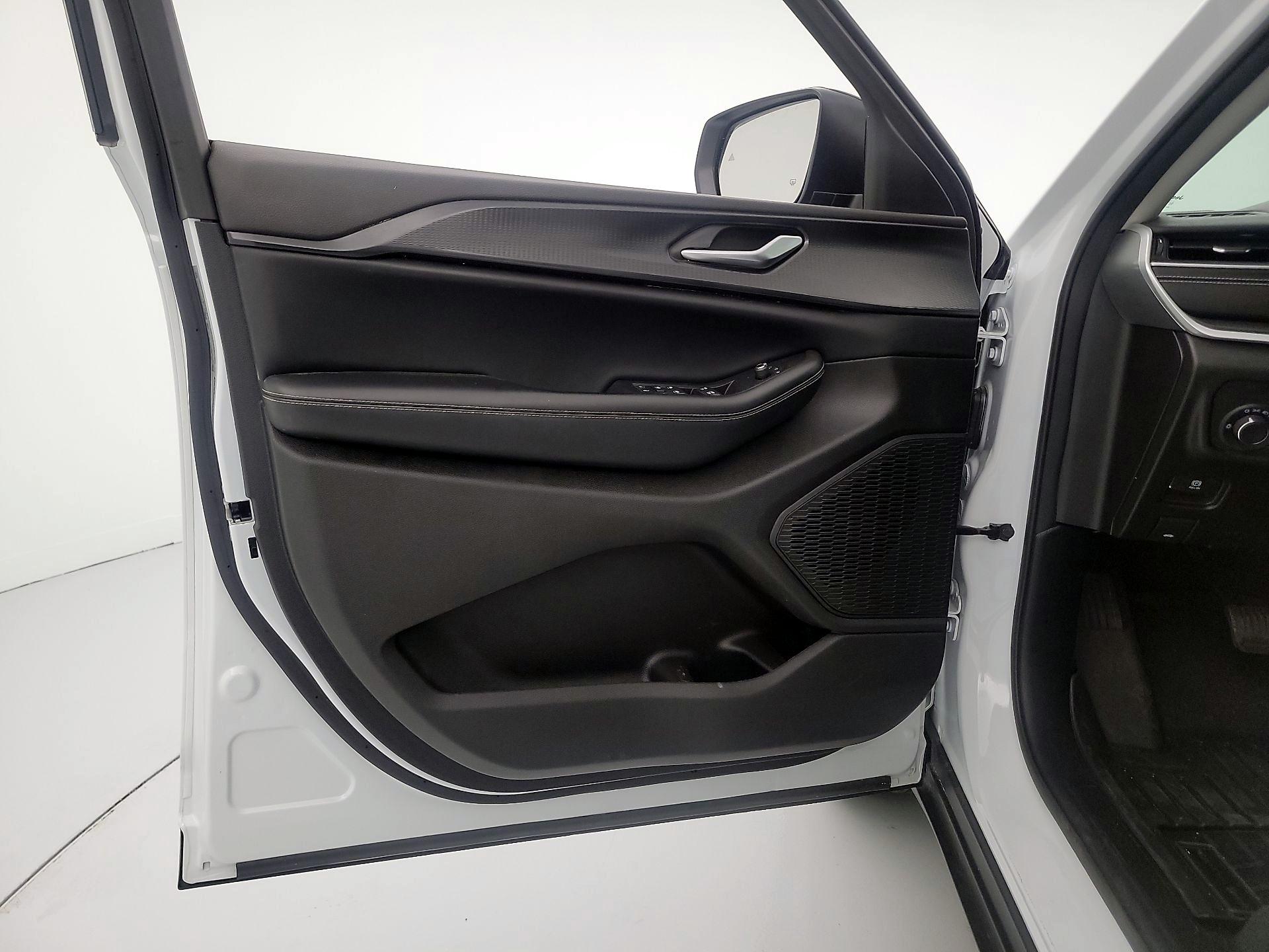 Thumbnail: 2023 Jeep Grand Cherokee - 10